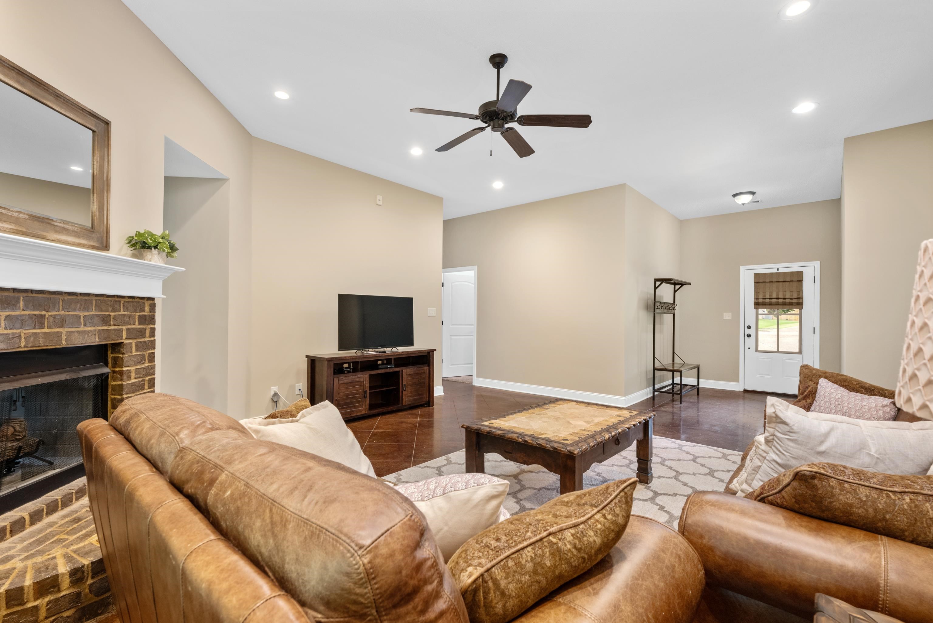 1586 Mckenas Way Cv Property Photo 14