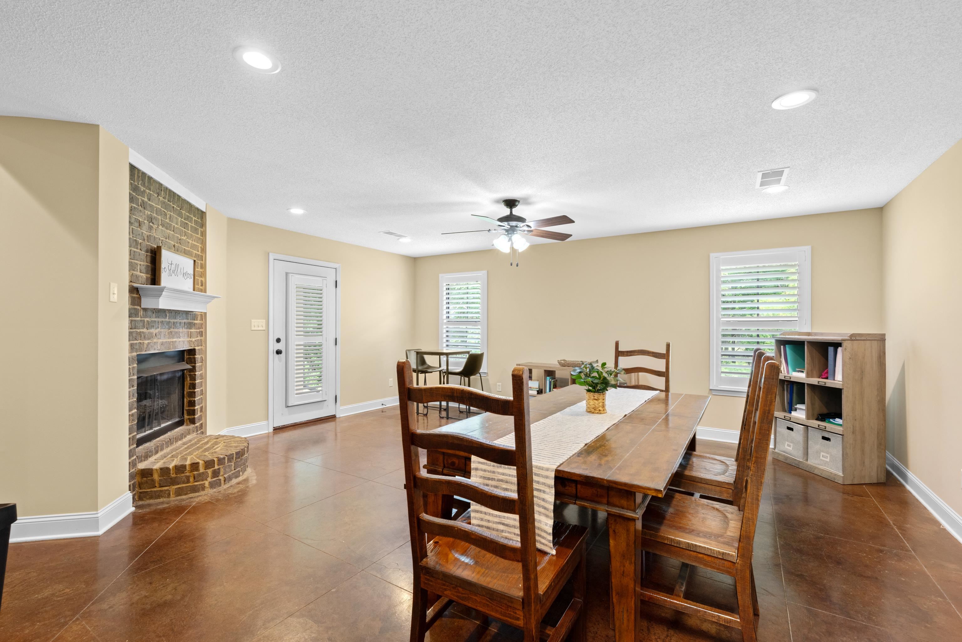 1586 Mckenas Way Cv Property Photo 32