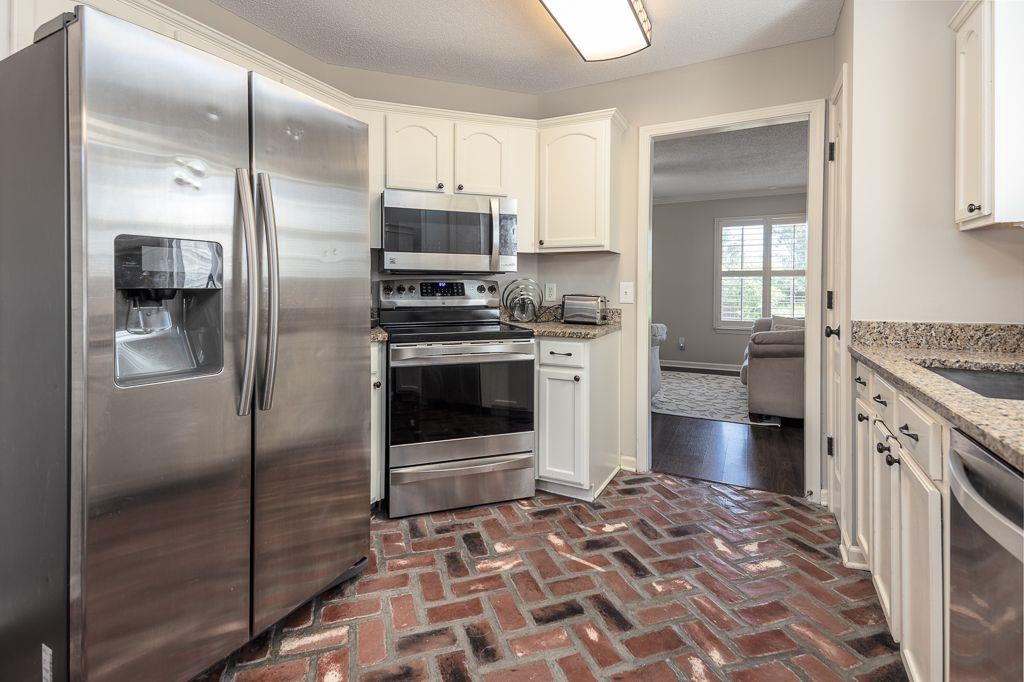9768 Riggin Dr Property Photo 8
