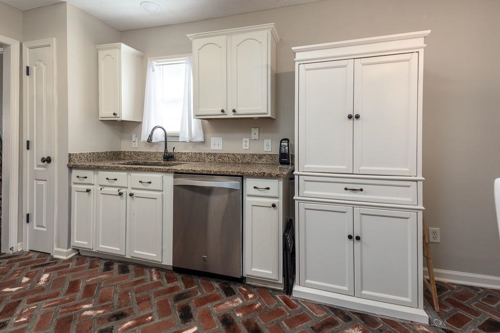 9768 Riggin Dr Property Photo 32