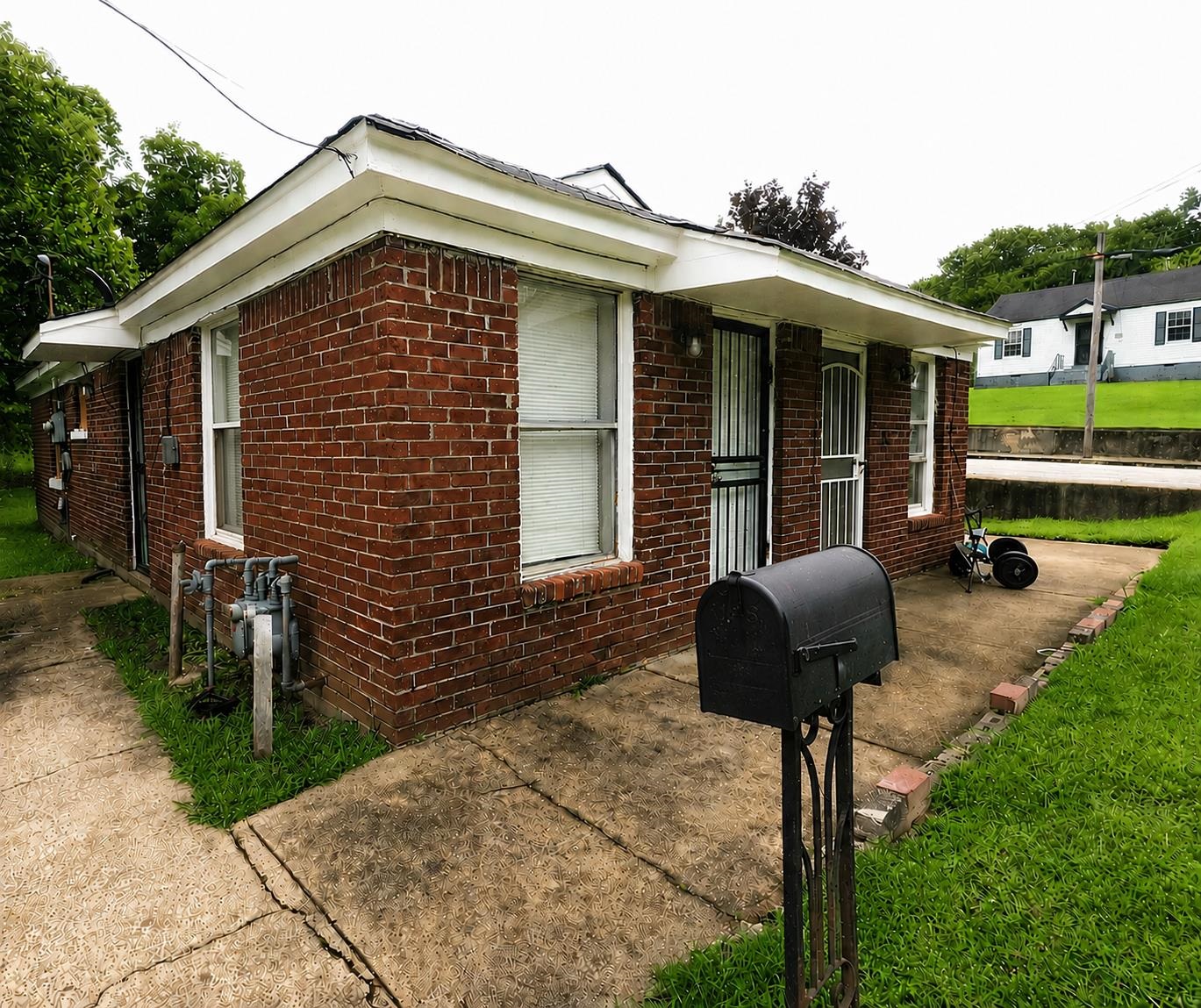 1672 Clancy St Property Photo 1