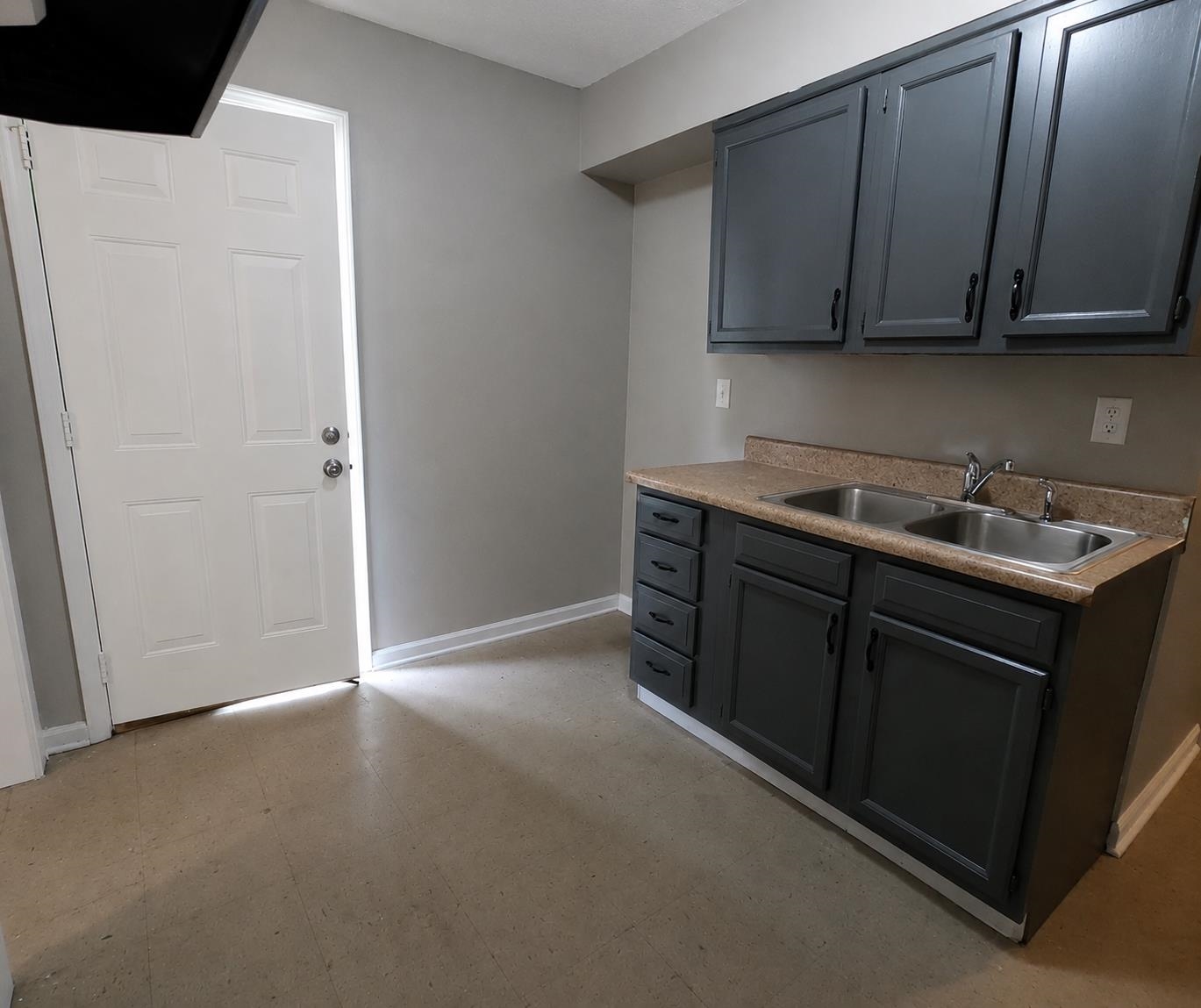 1672 Clancy St Property Photo 3