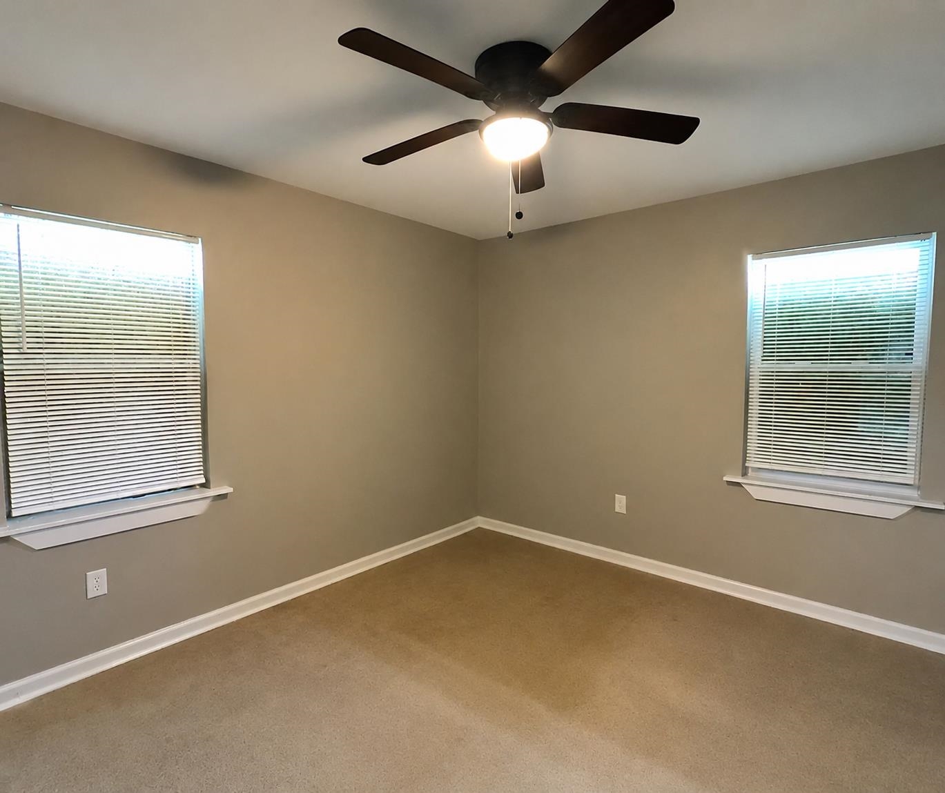 1672 Clancy St Property Photo 6