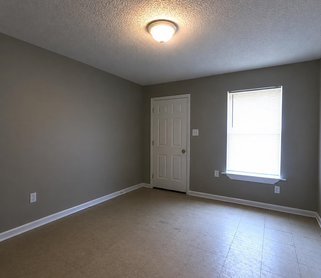 1672 Clancy St Property Photo 7