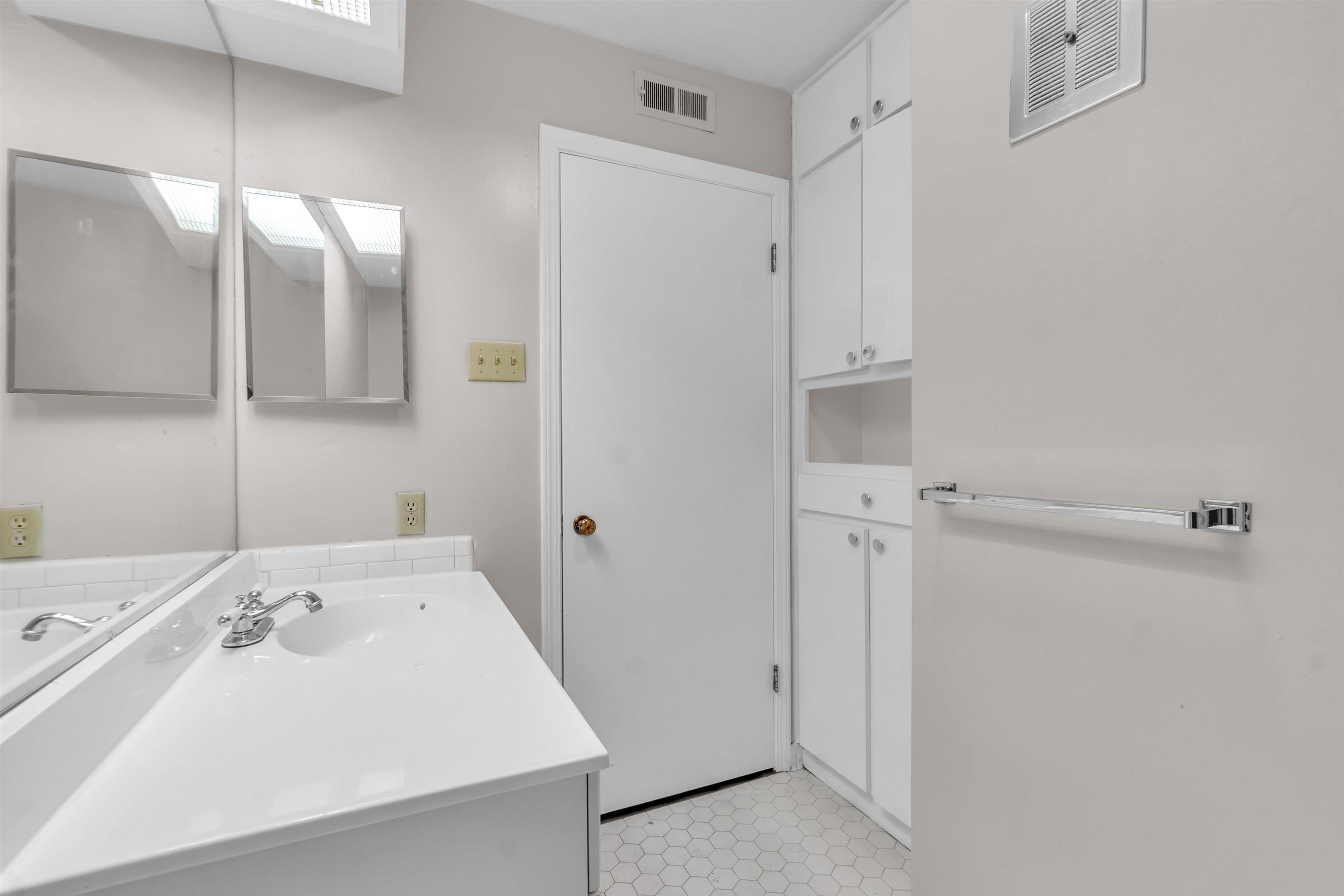 4400 Poplar Ave 21 Property Photo 17