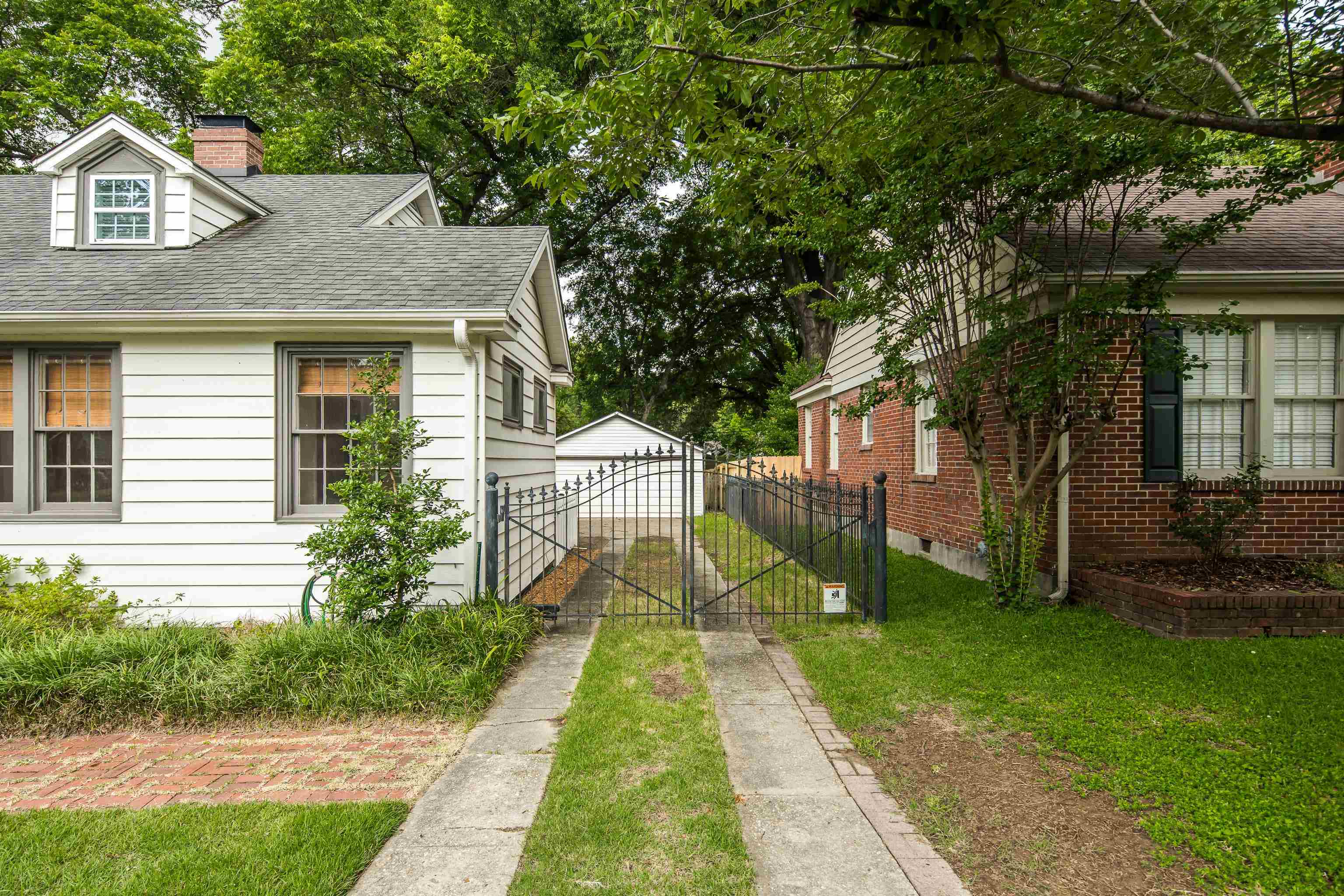 265 Alexander St Property Photo 4
