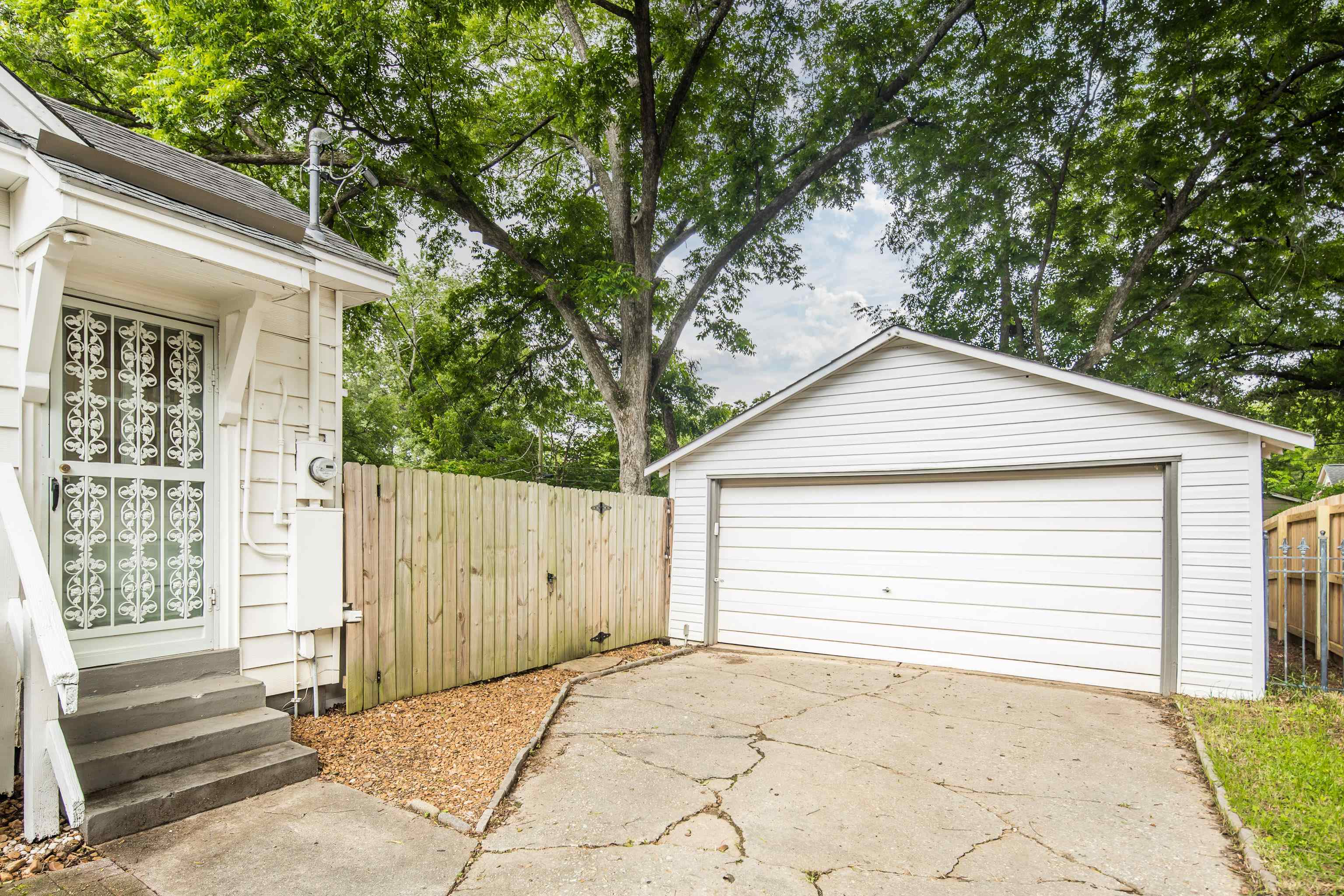 265 Alexander St Property Photo 40