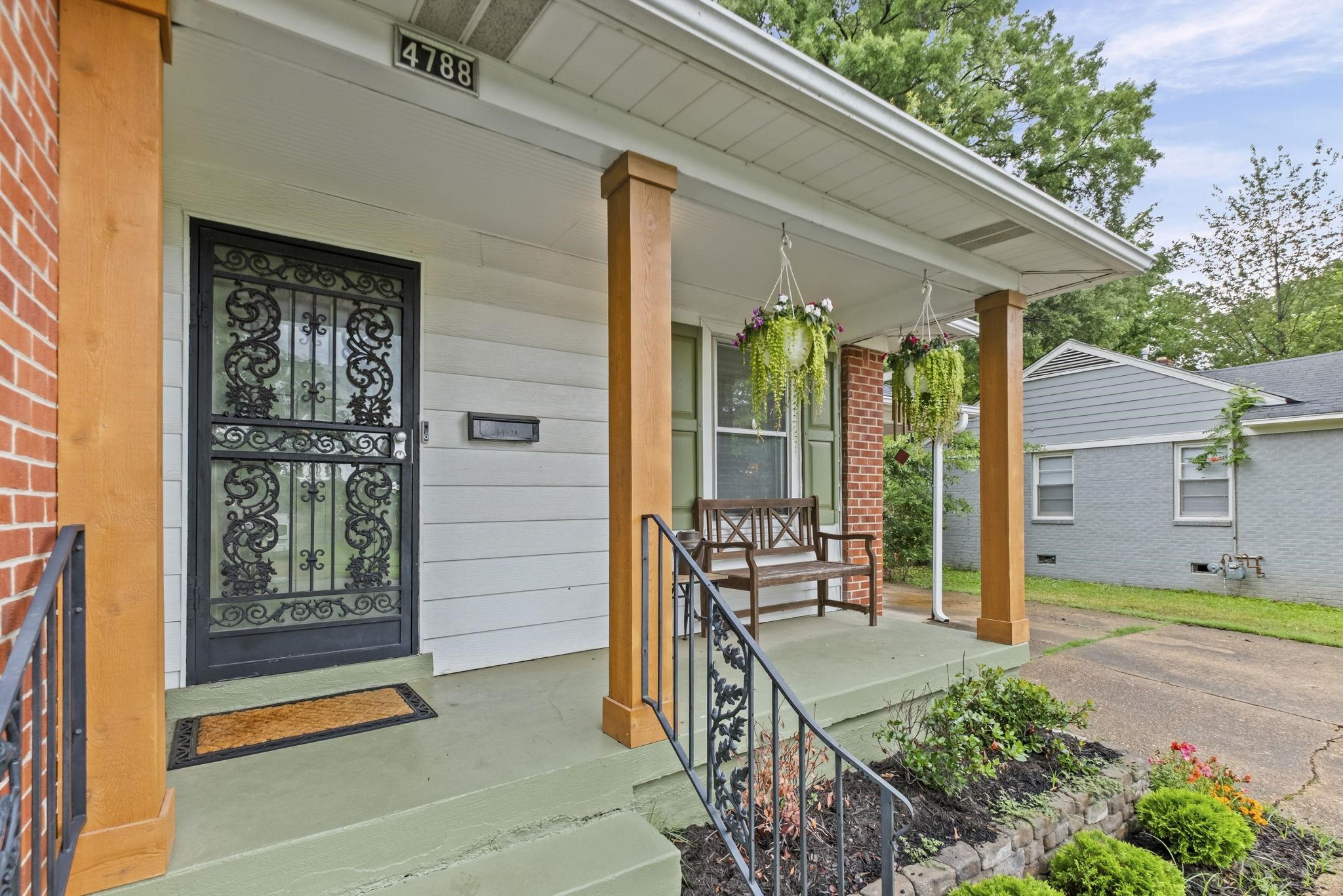 4788 Amboy Rd Property Photo 2