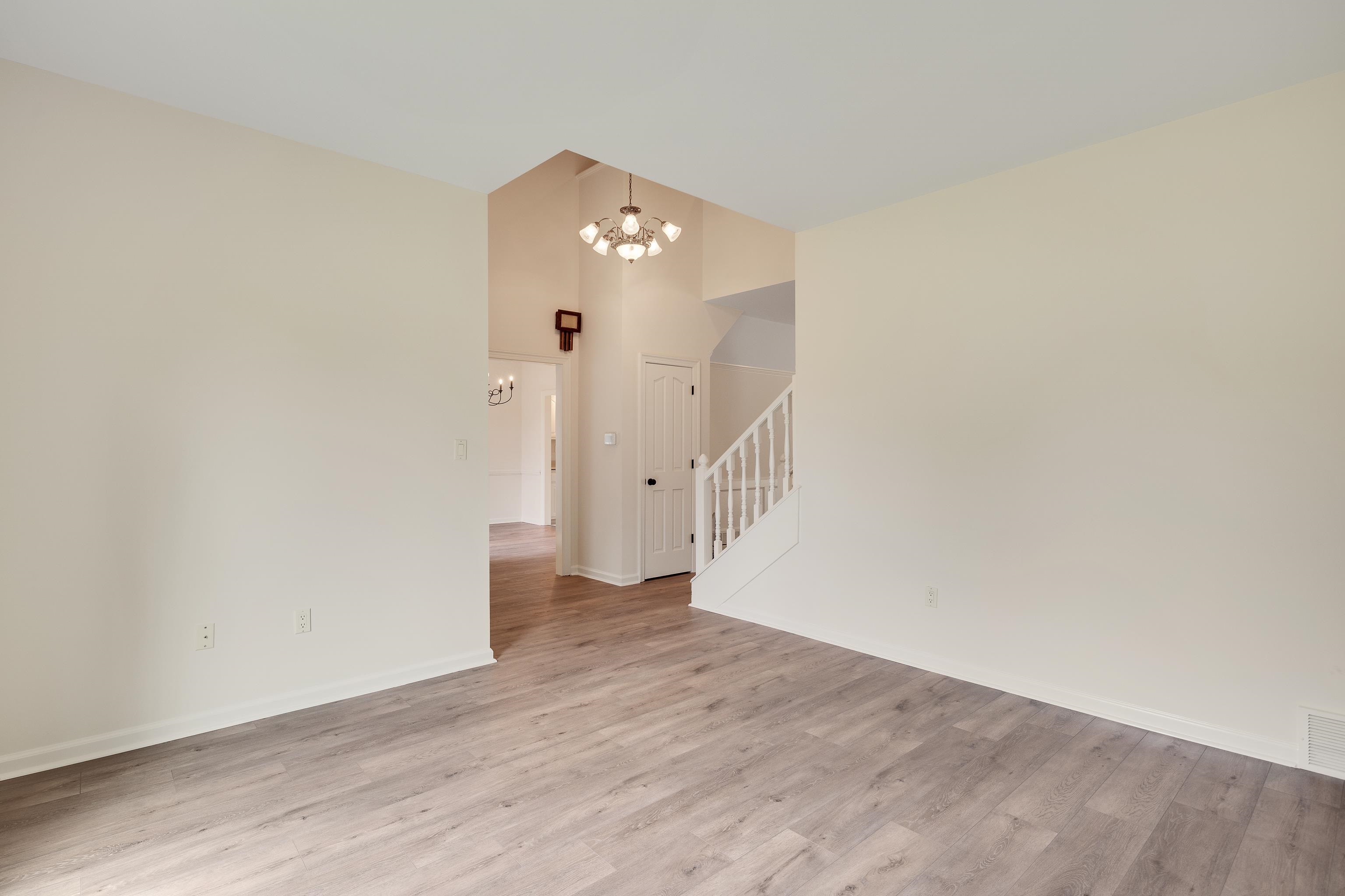 10120 Barn Hill Dr Property Photo 5
