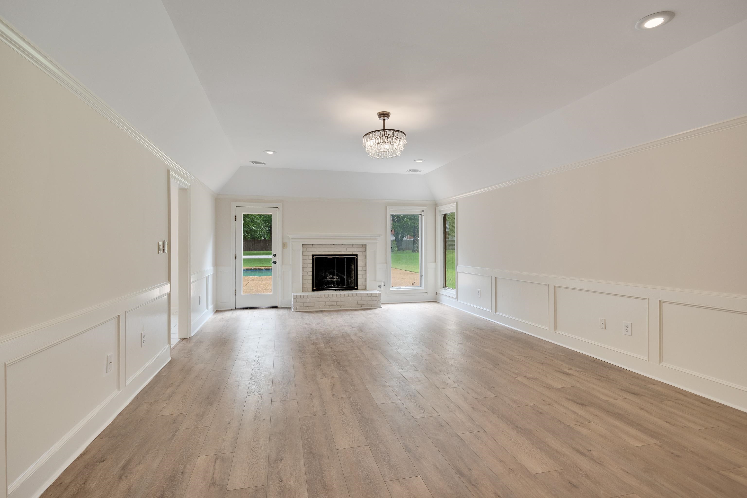 10120 Barn Hill Dr Property Photo 6