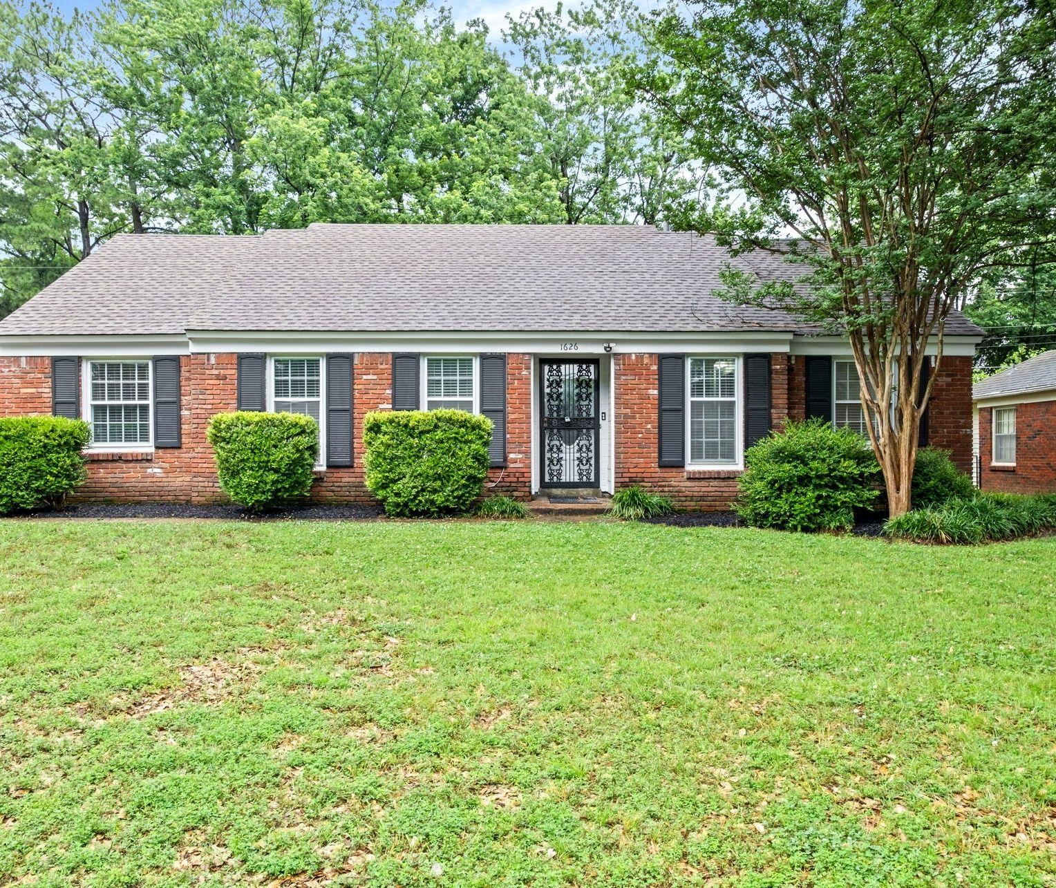 1626 STERLING DR Property Photo 1