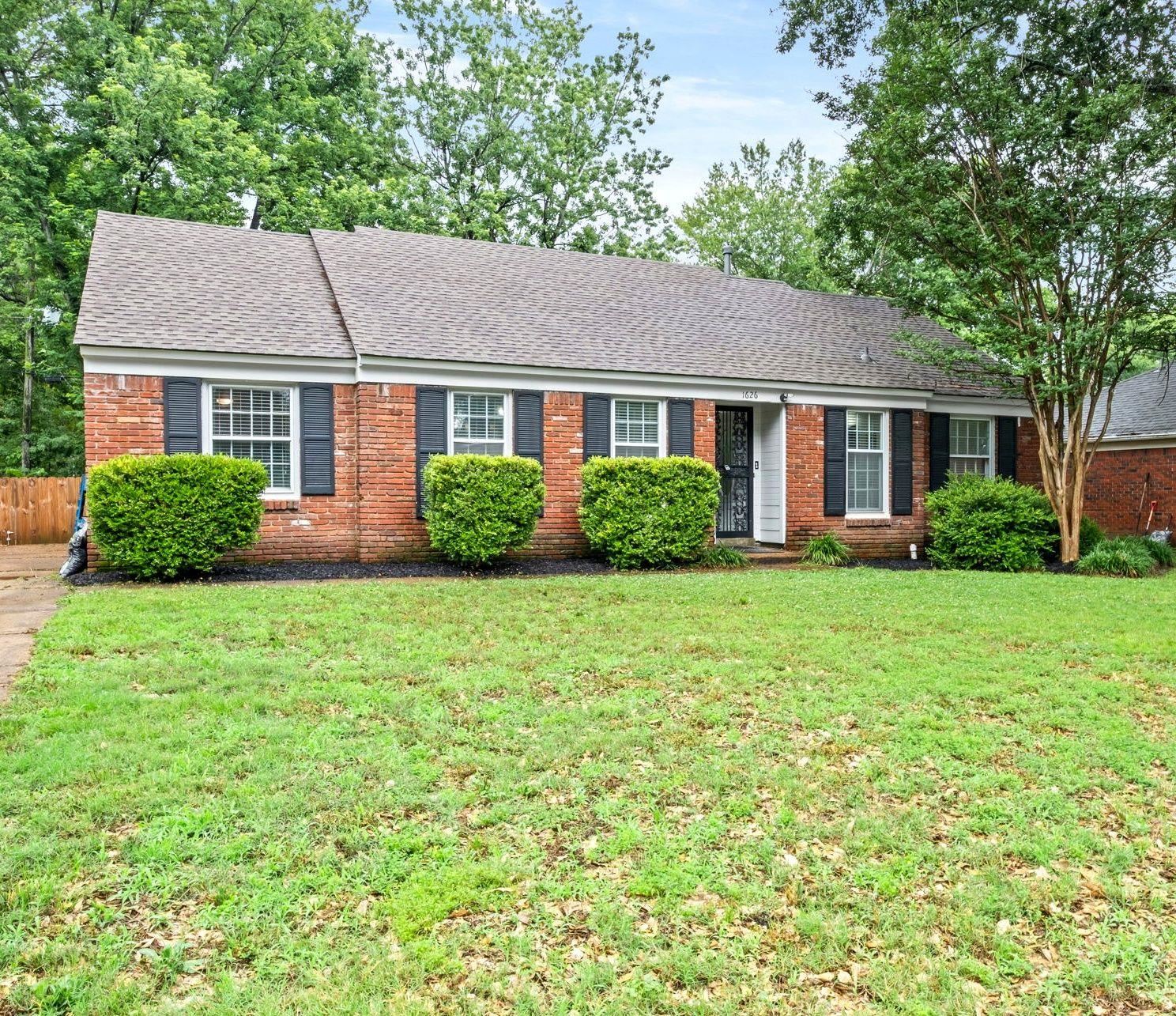 1626 Sterling Dr Property Photo 2