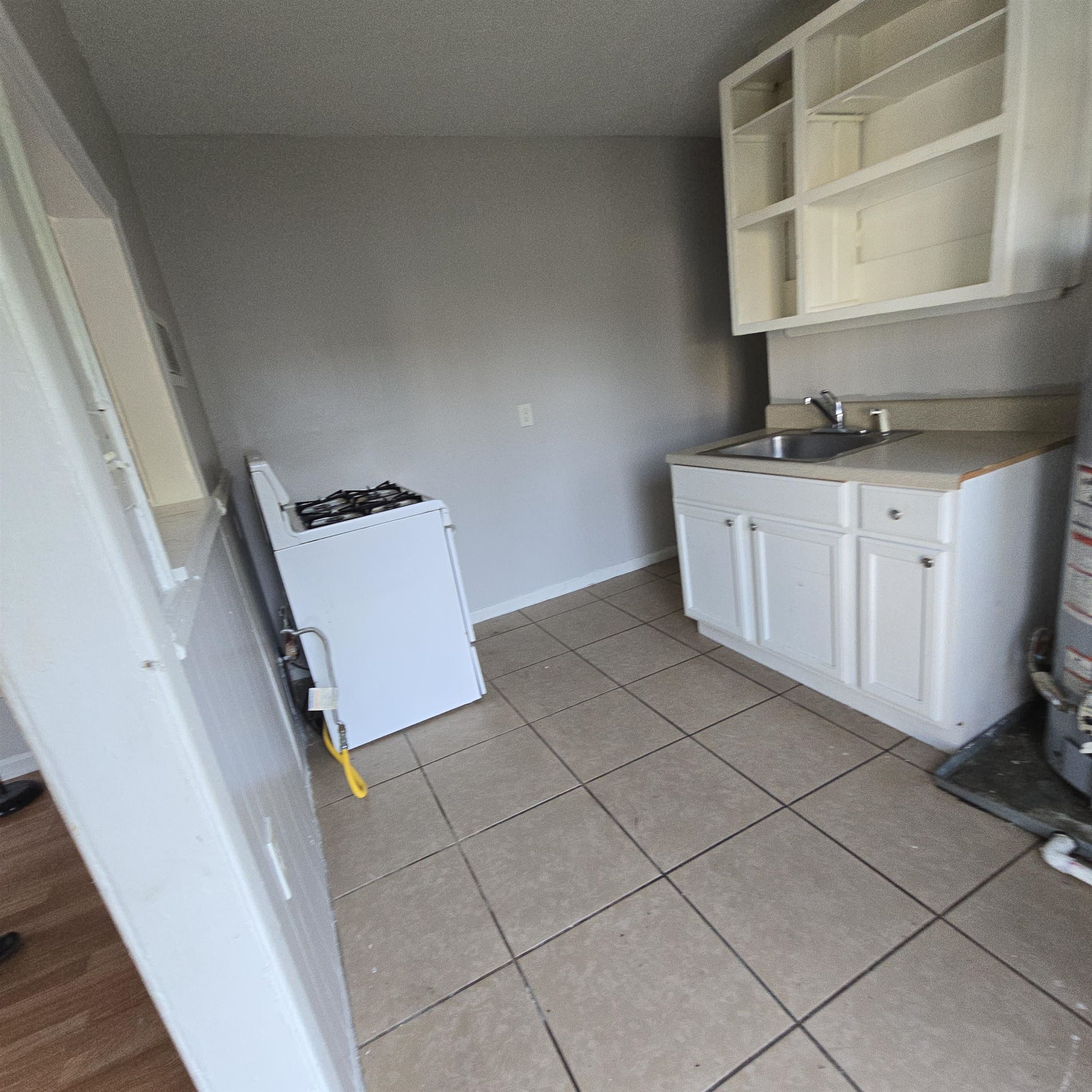 682 Boston St Property Photo 6