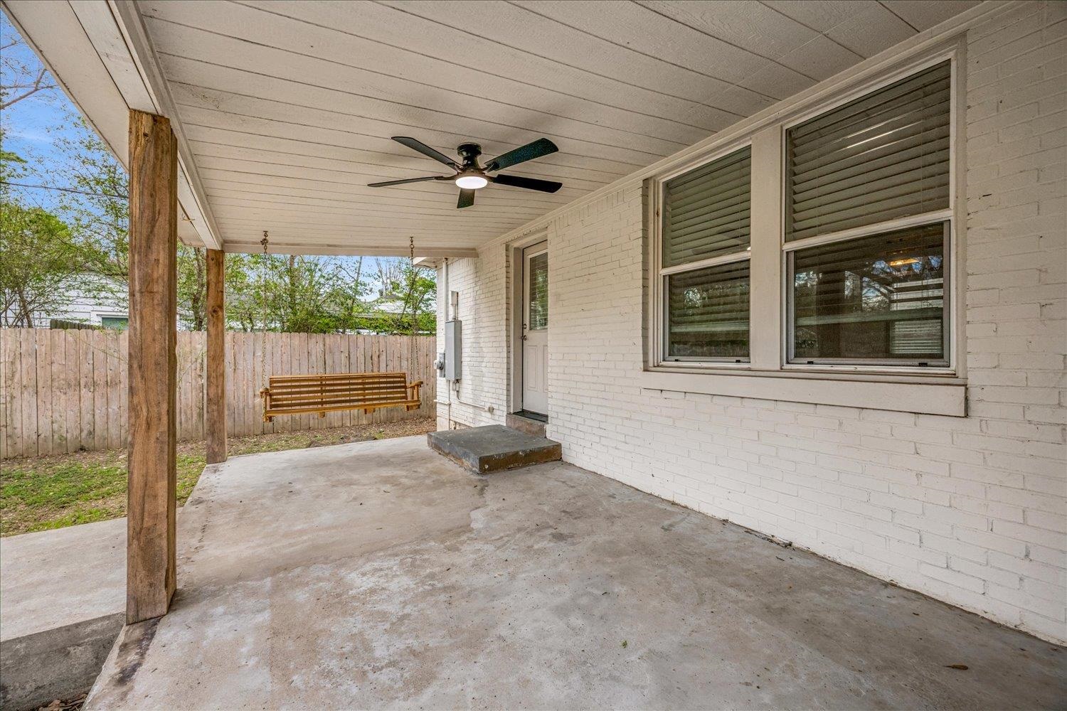 708 Loeb St Property Photo 13