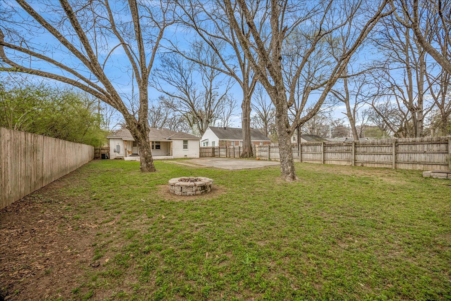 708 Loeb St Property Photo 17