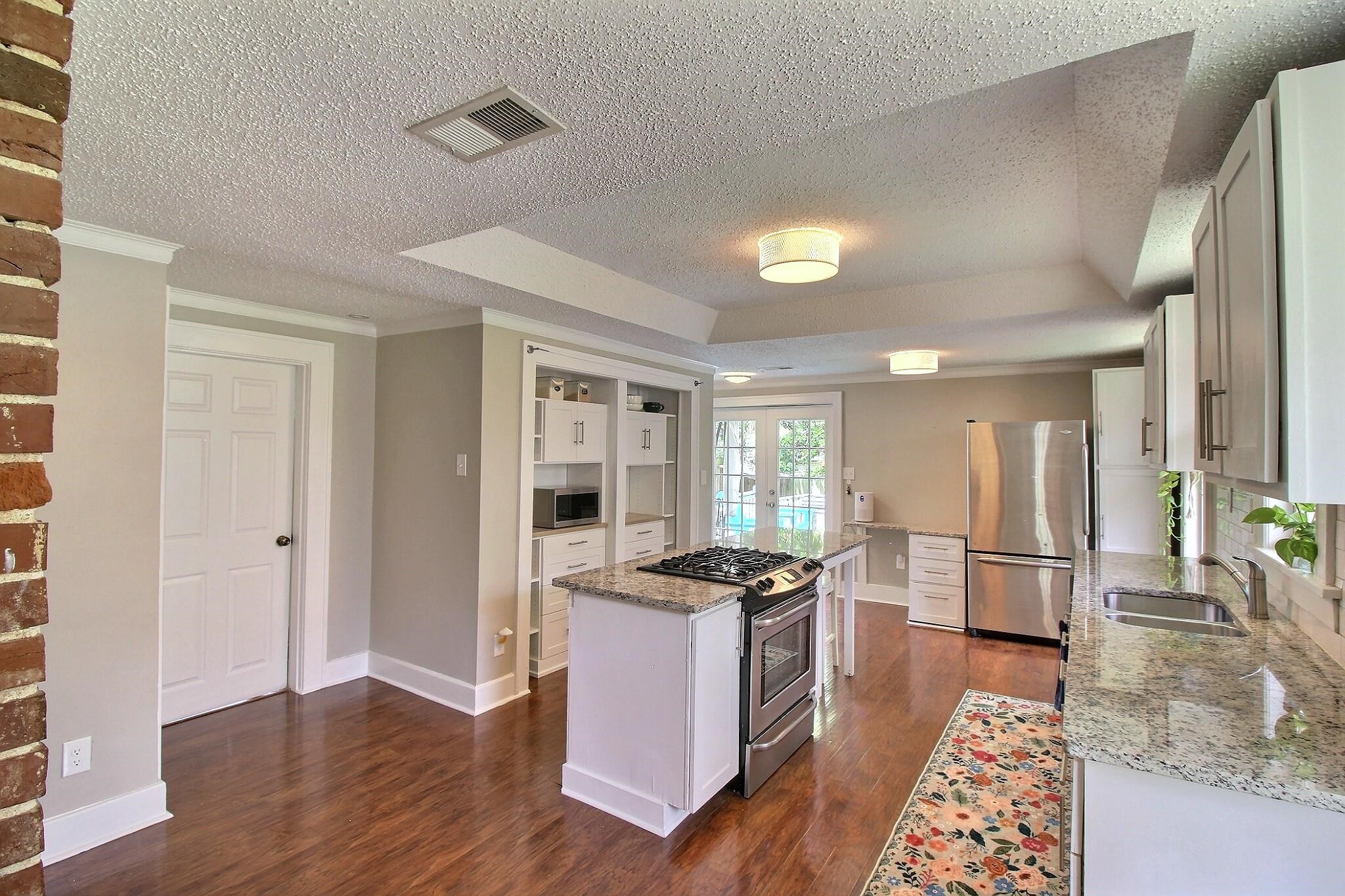 683 N Mclean Blvd Property Photo 11