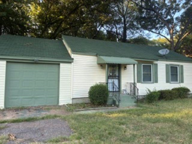 904 N BALL AVE Property Photo 1