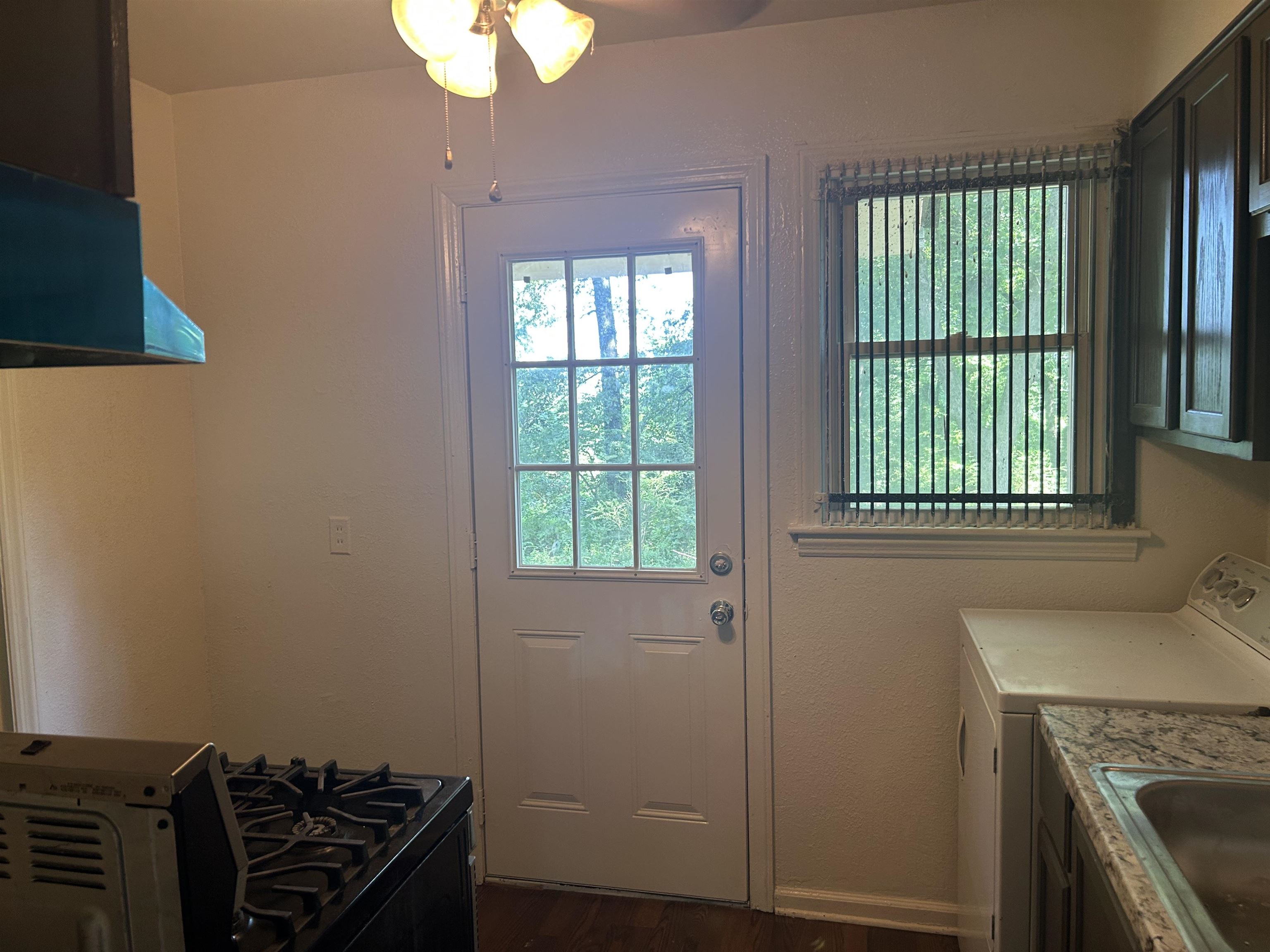 904 N Ball Ave Property Photo 6