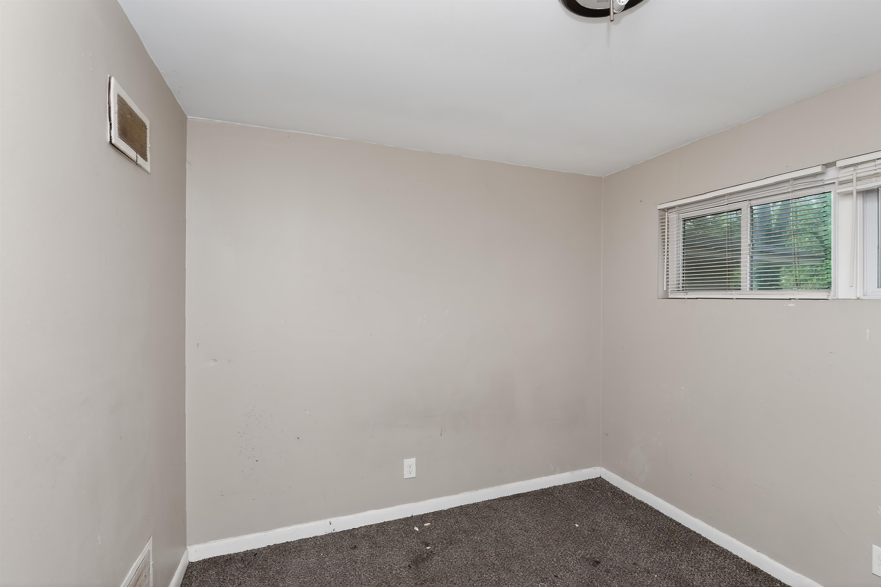 1745 Claire Ave Property Photo 12