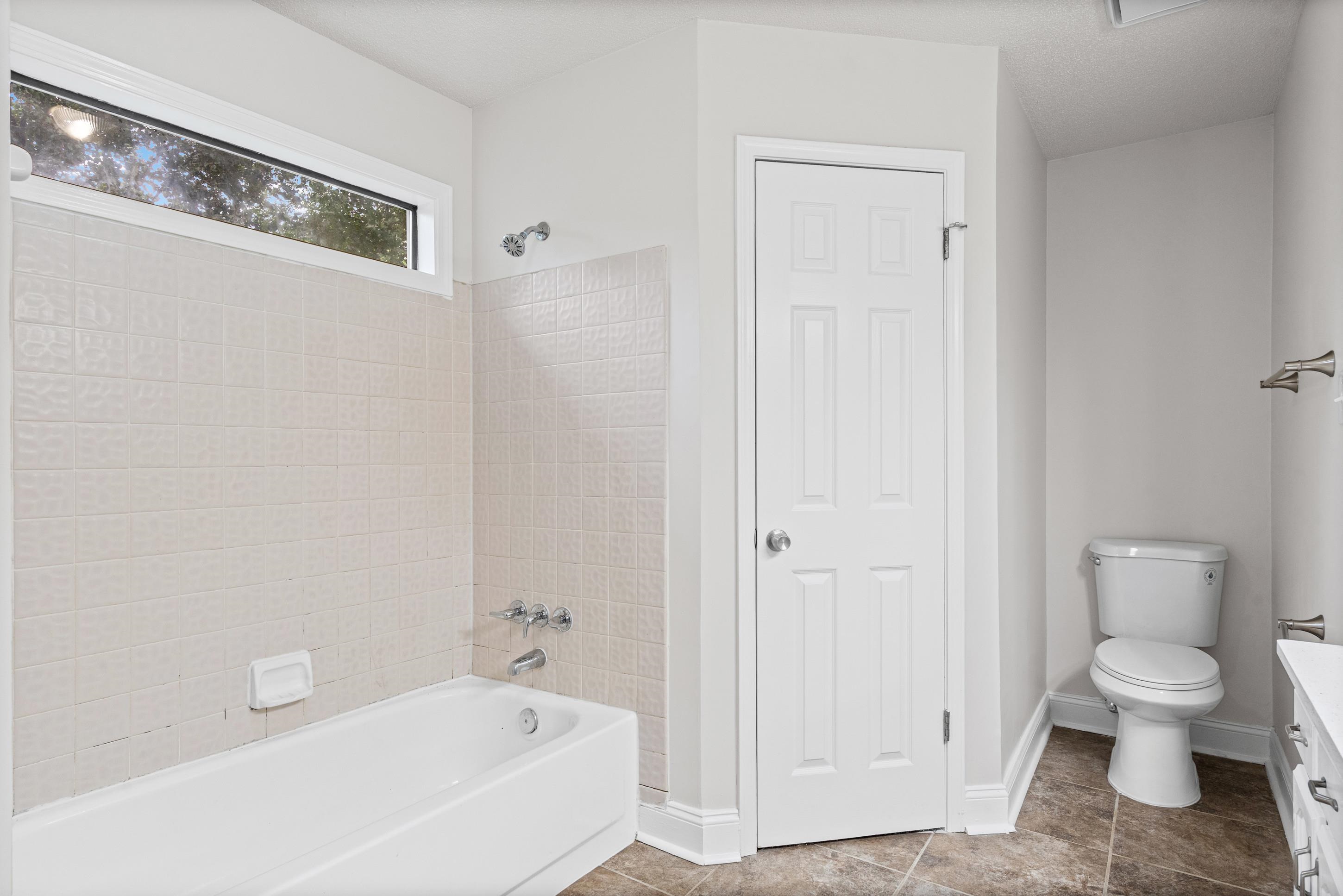 1417 Hawkcrest Cv N Property Photo 12