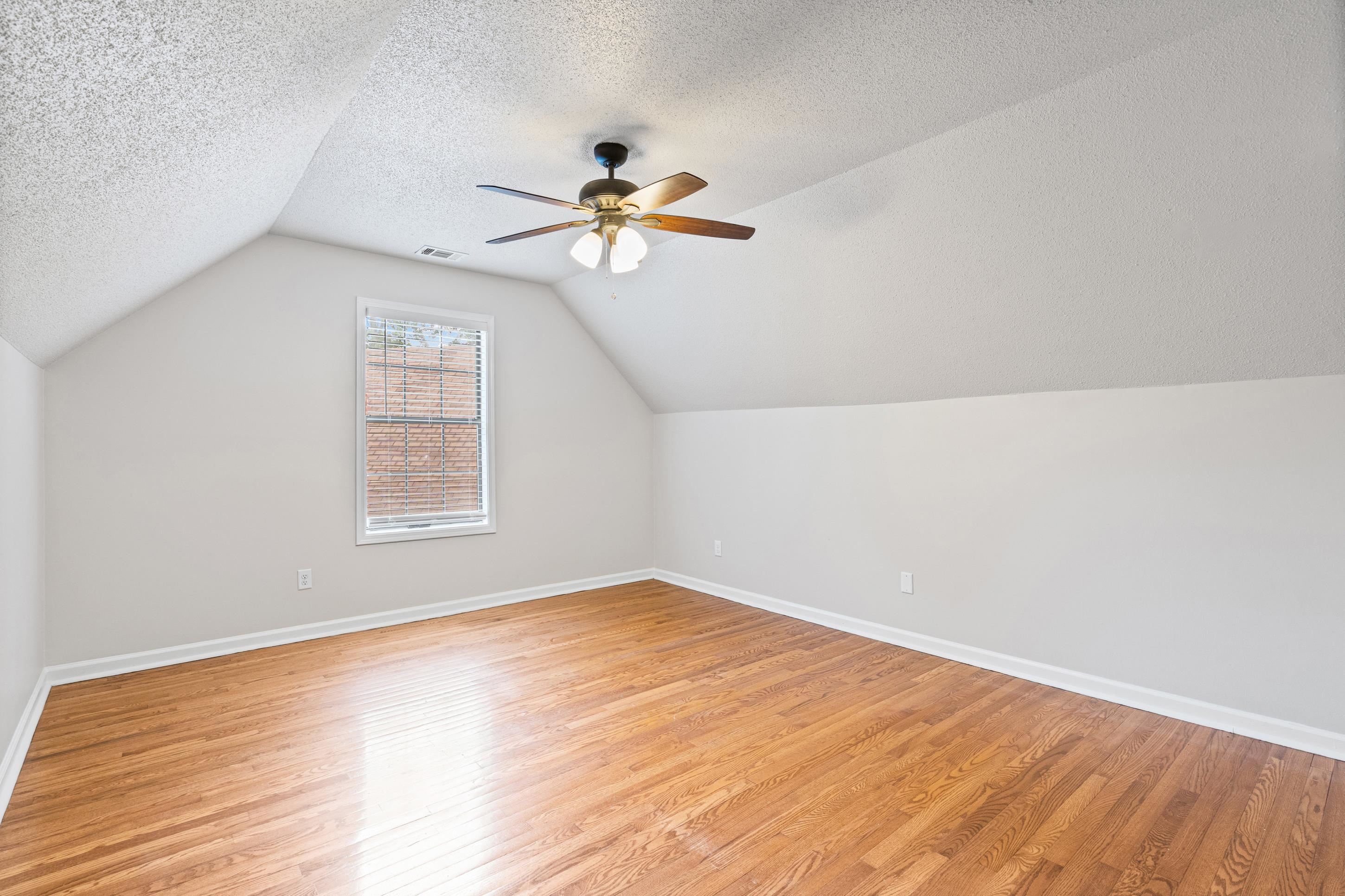 1417 Hawkcrest Cv N Property Photo 21