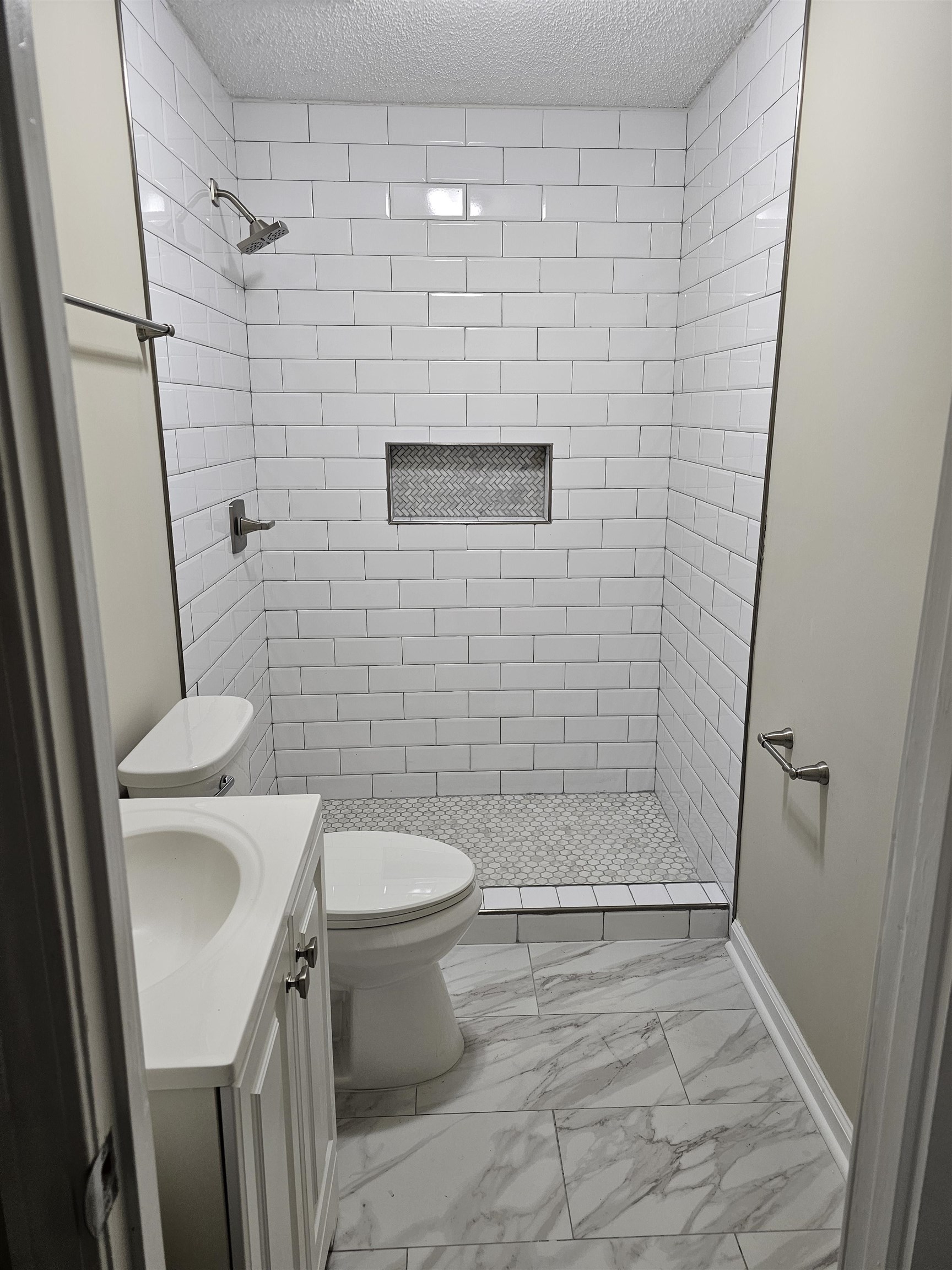 4746 Hodge Rd Property Photo 10