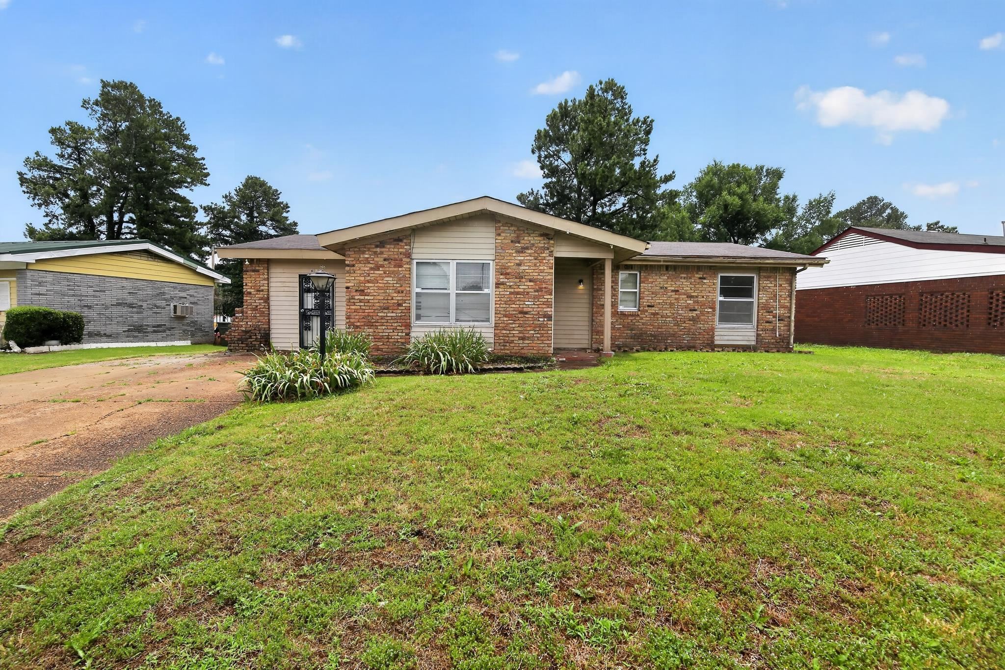 645 Parkrose Rd Property Photo 1