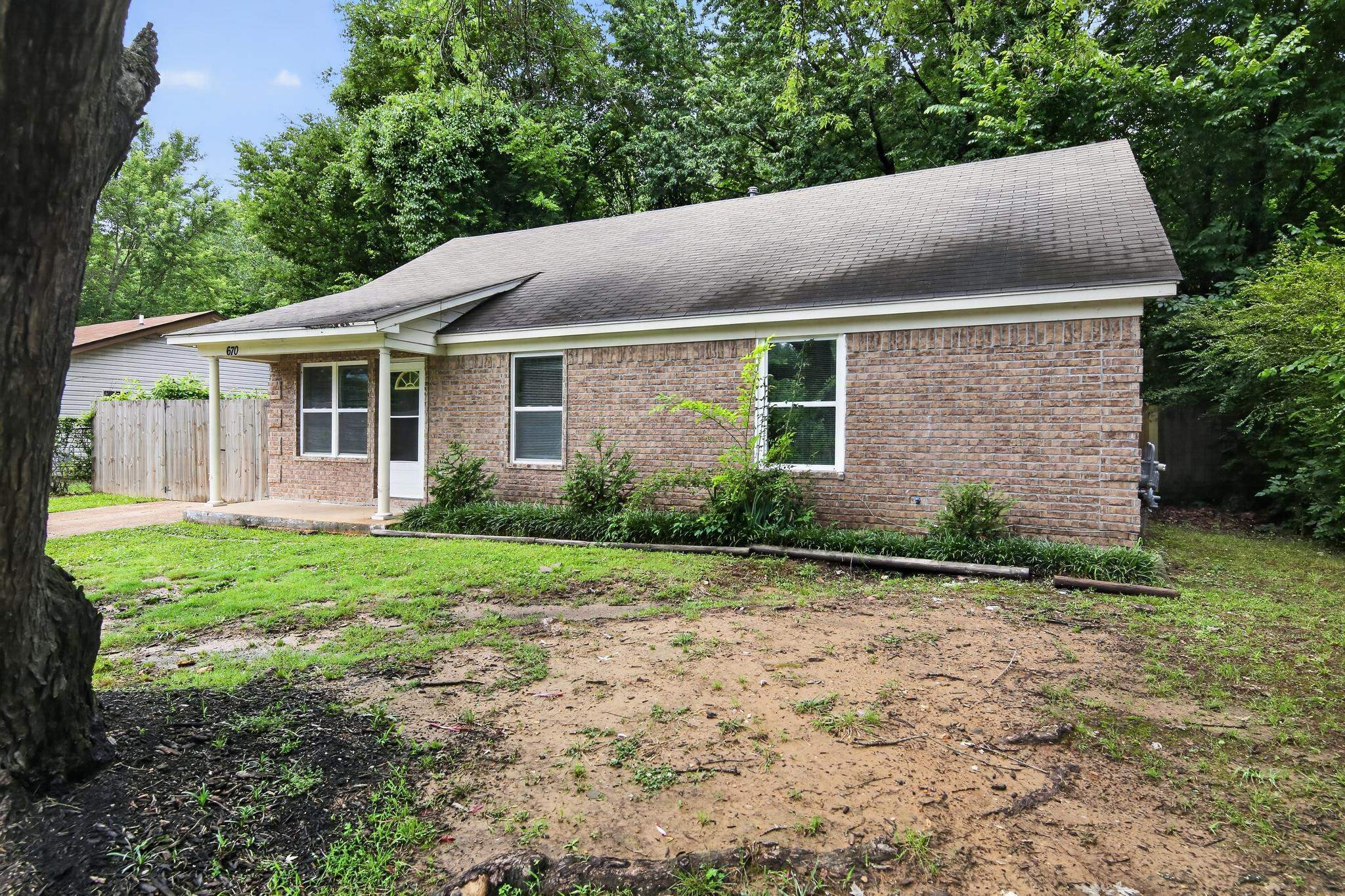 670 Whiterock Ave Property Photo 3