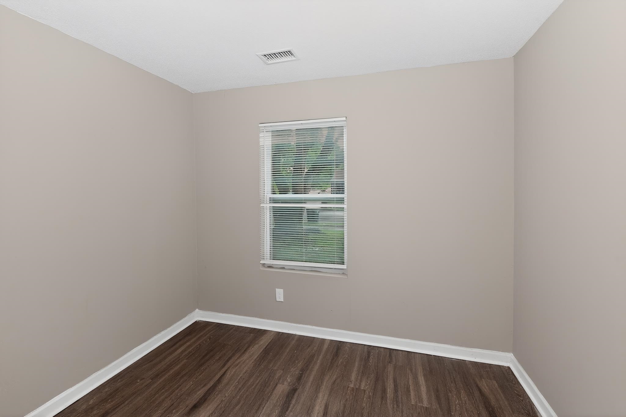 670 Whiterock Ave Property Photo 18