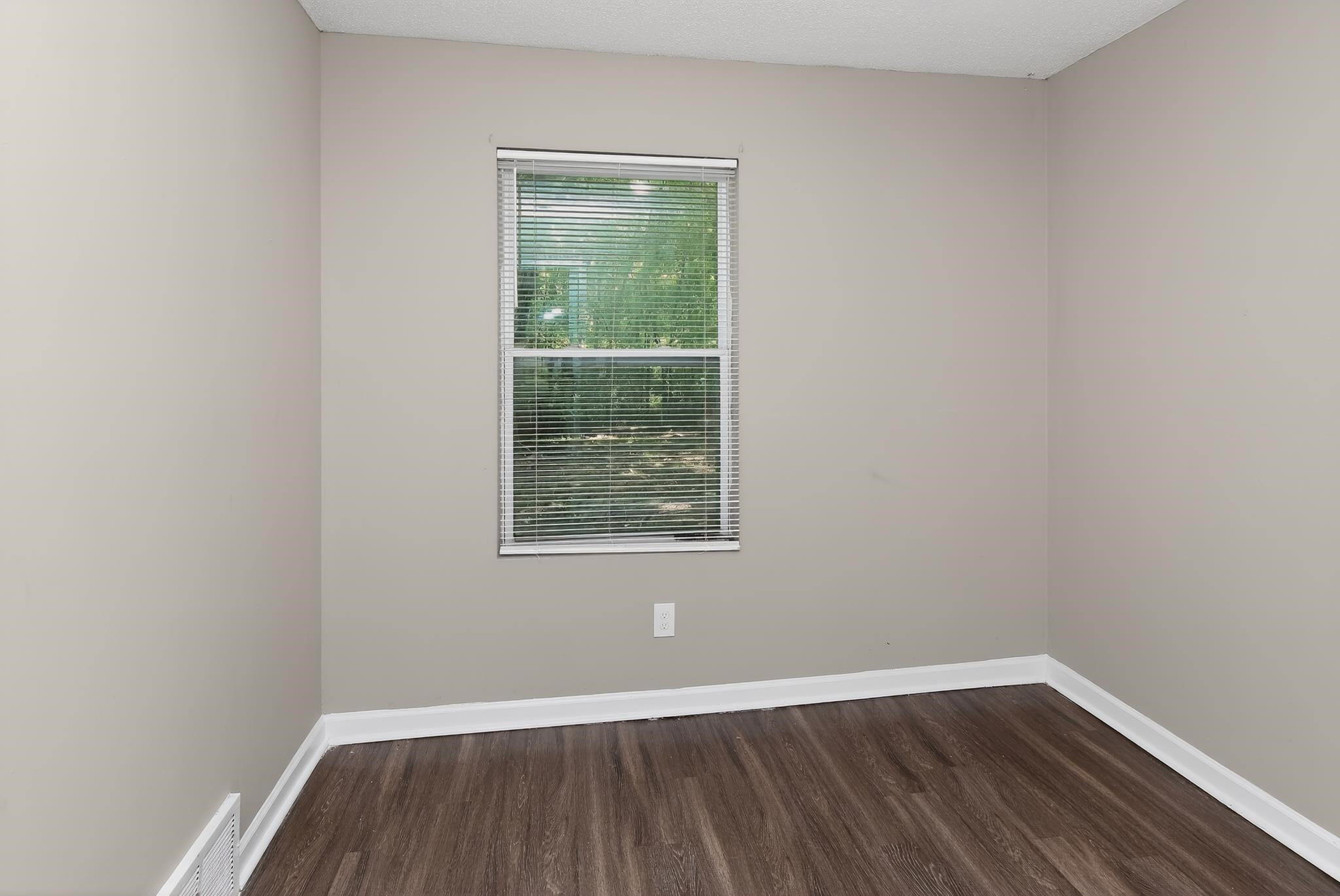 670 Whiterock Ave Property Photo 20