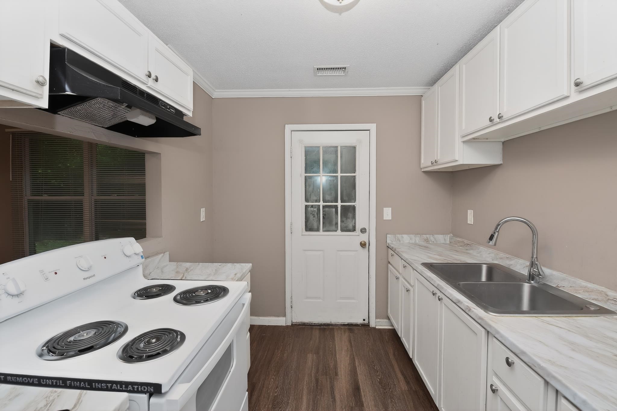 670 Whiterock Ave Property Photo 23