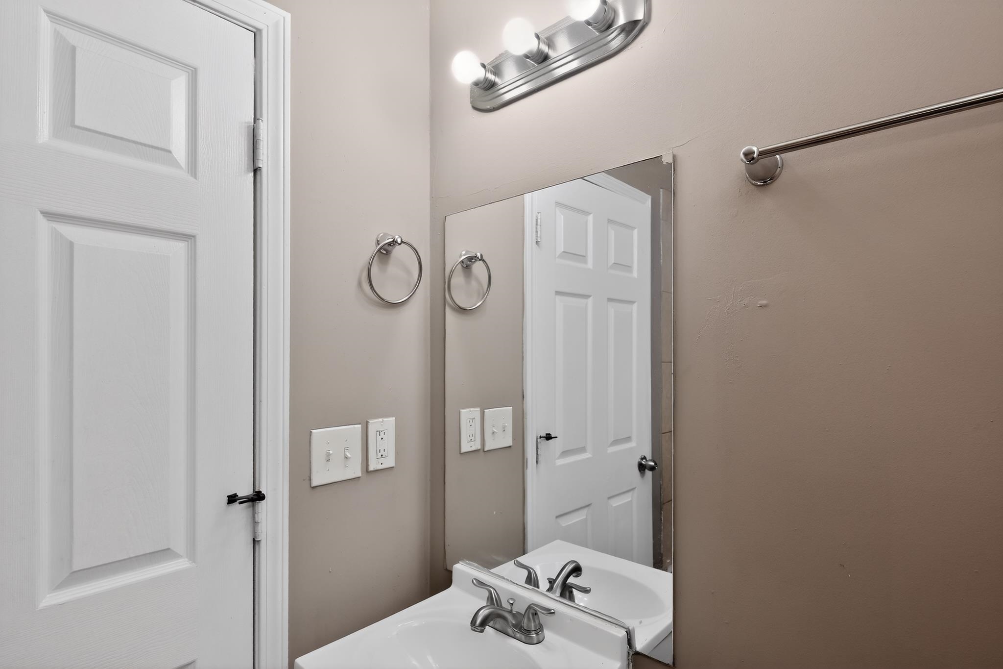 670 Whiterock Ave Property Photo 32