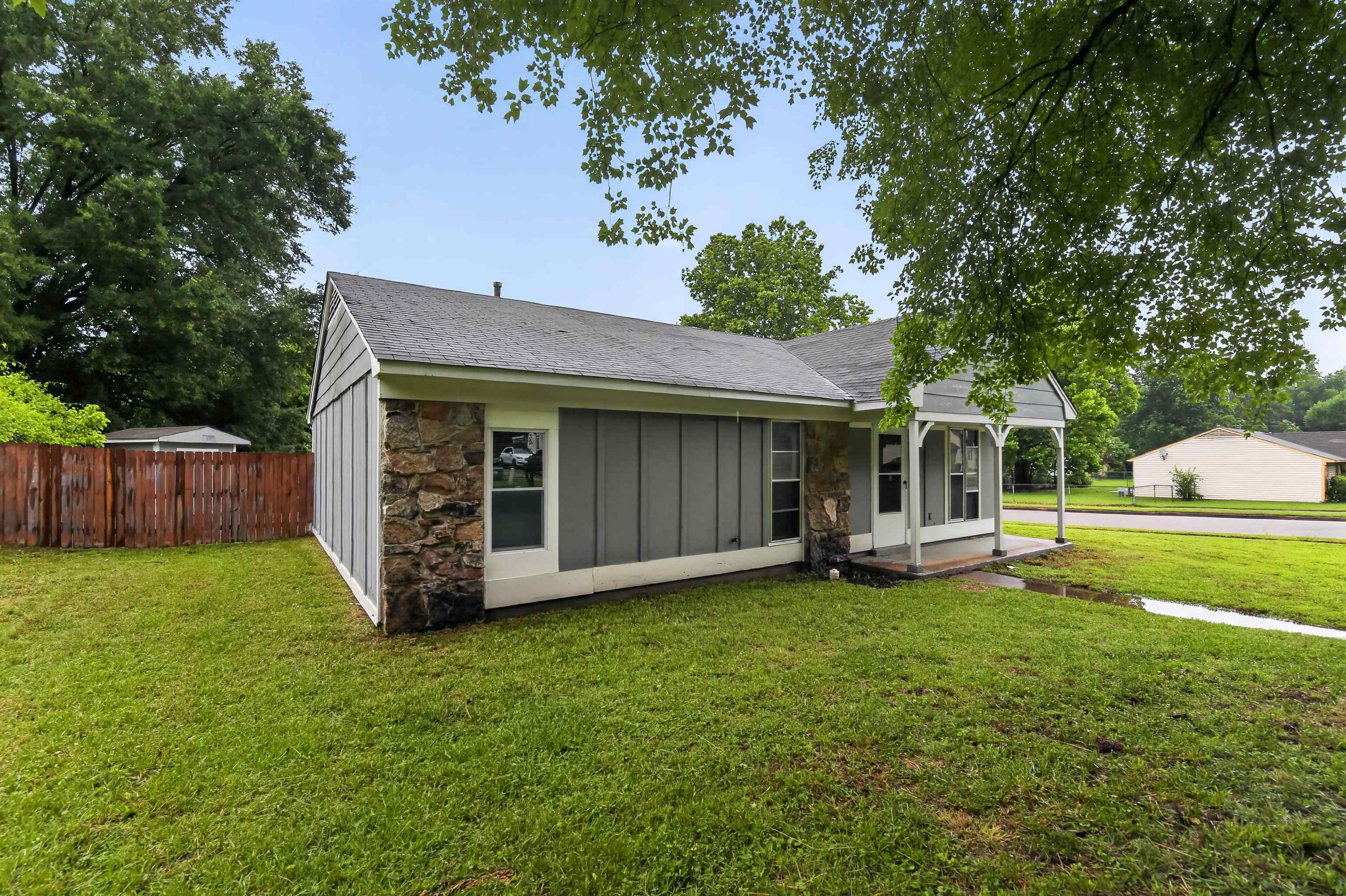 3944 Timberwood Dr Property Photo 5