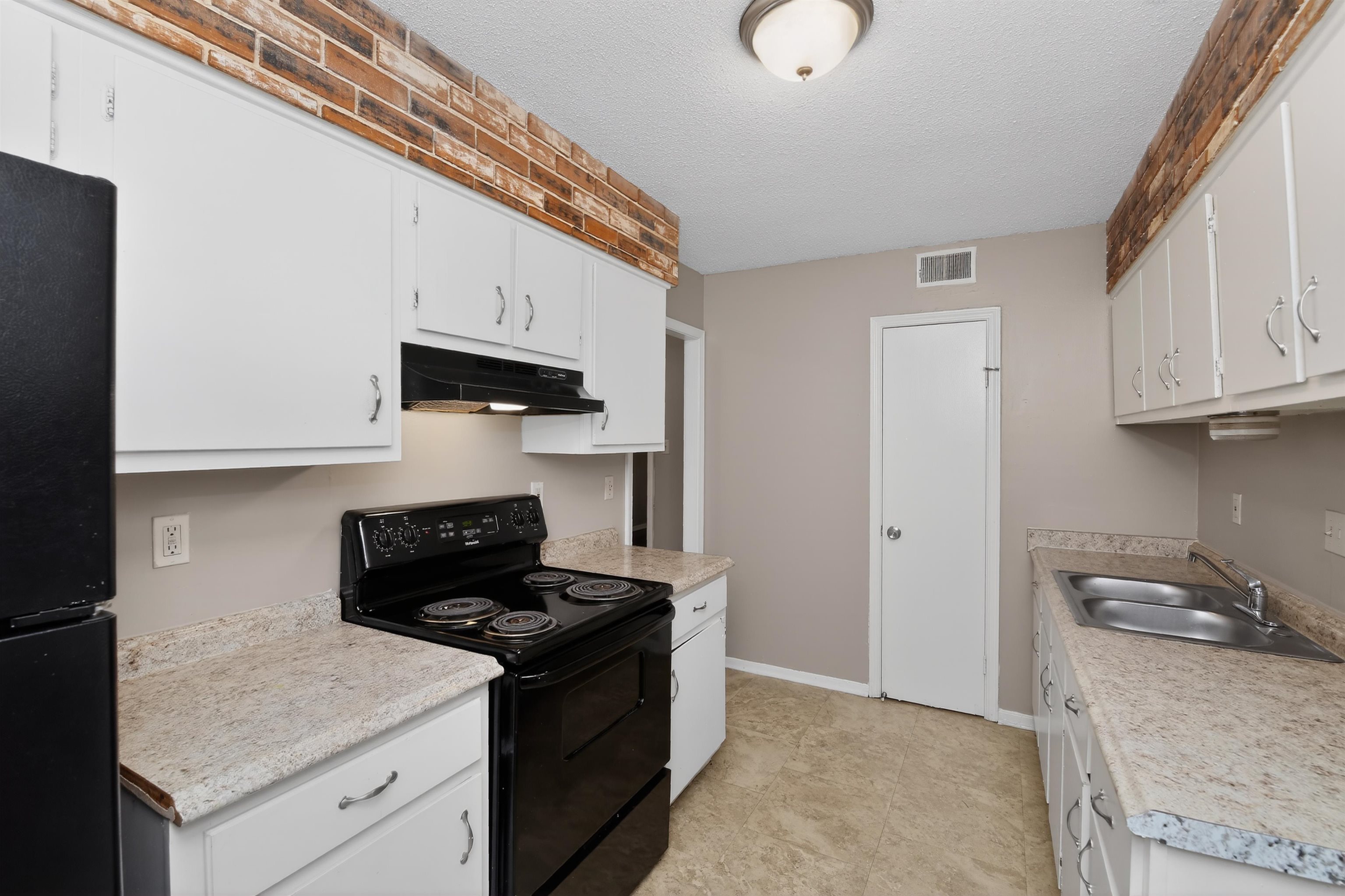 3944 Timberwood Dr Property Photo 18
