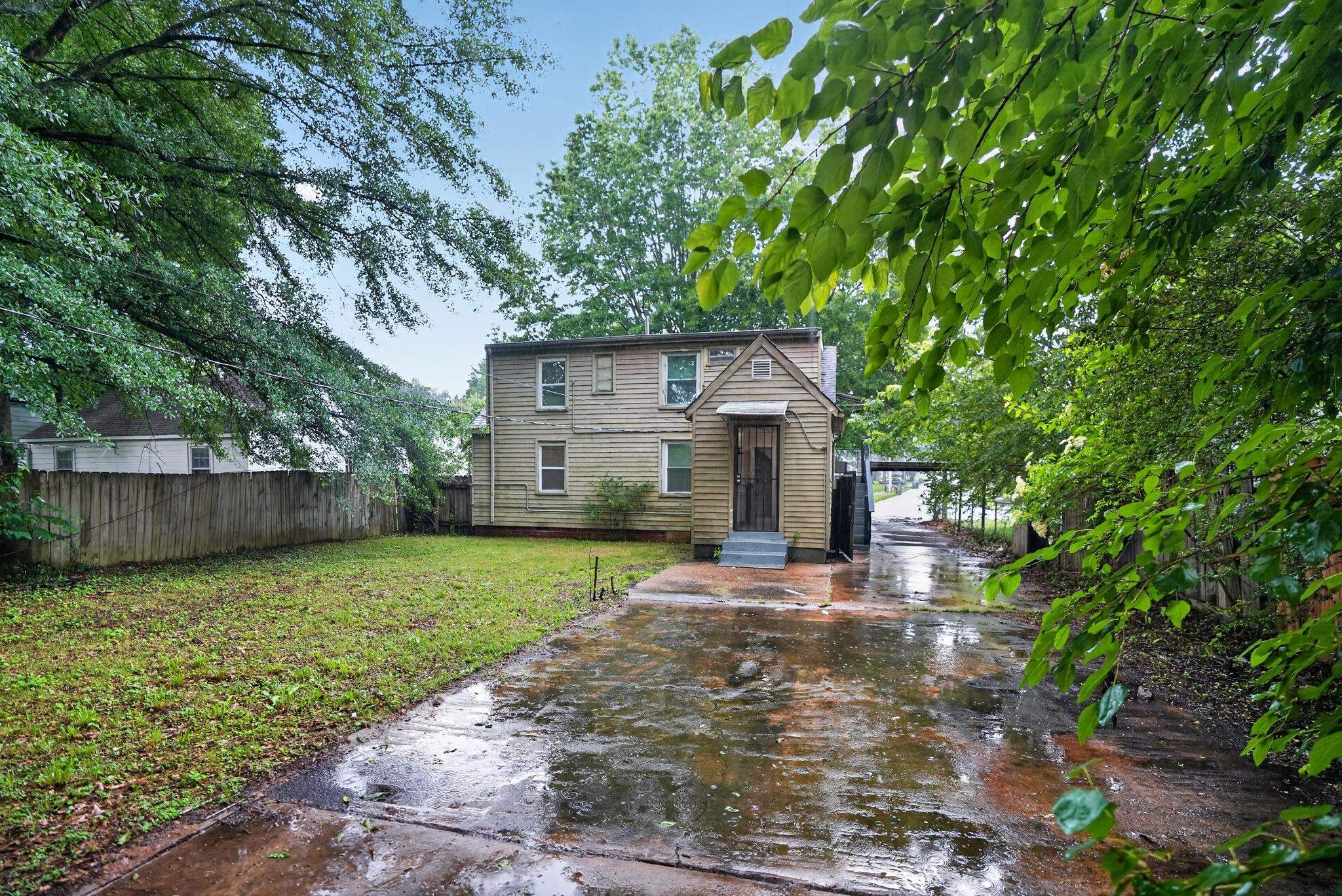 1136 Goodman St Property Photo 4