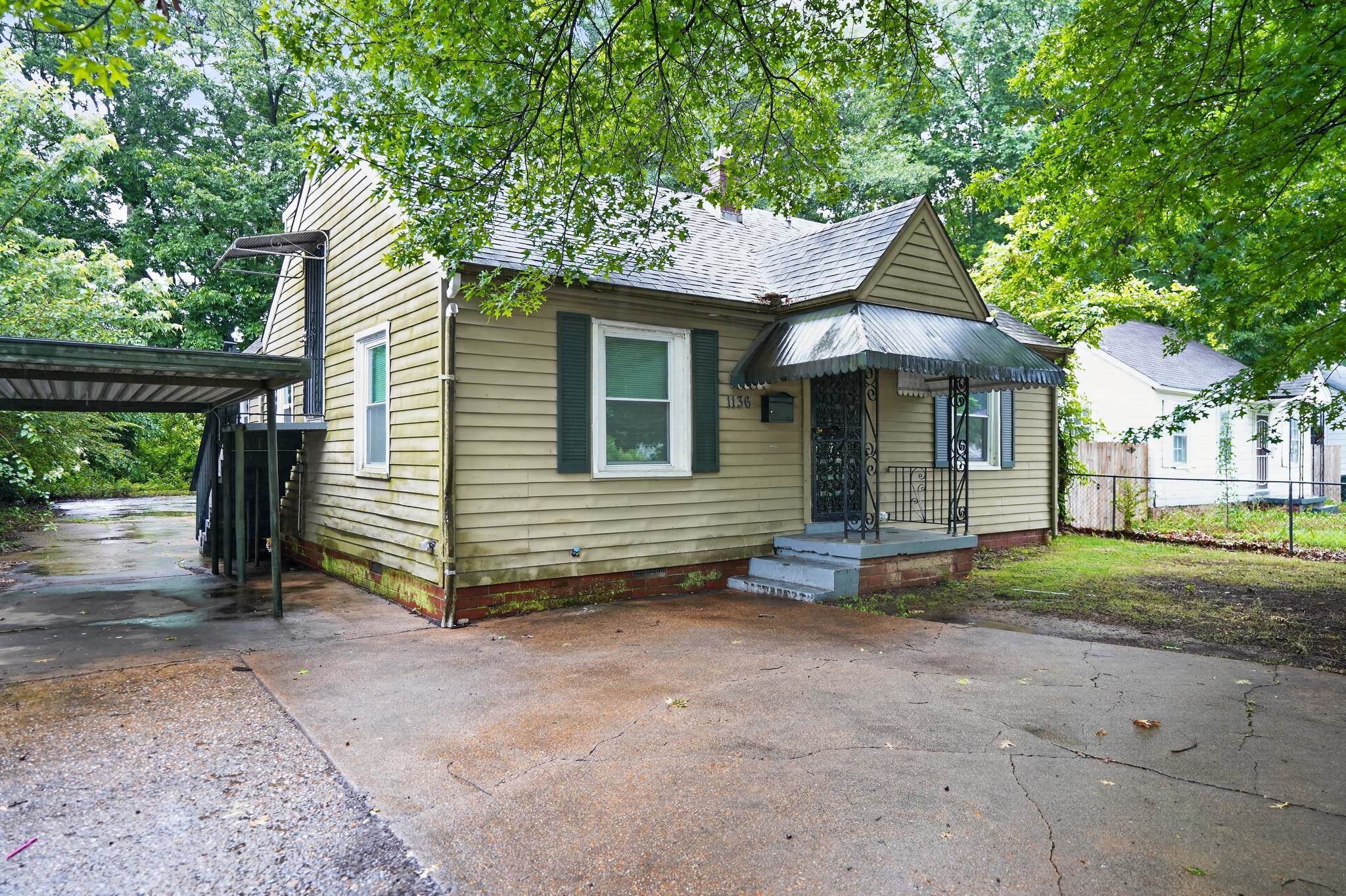 1136 Goodman St Property Photo 5