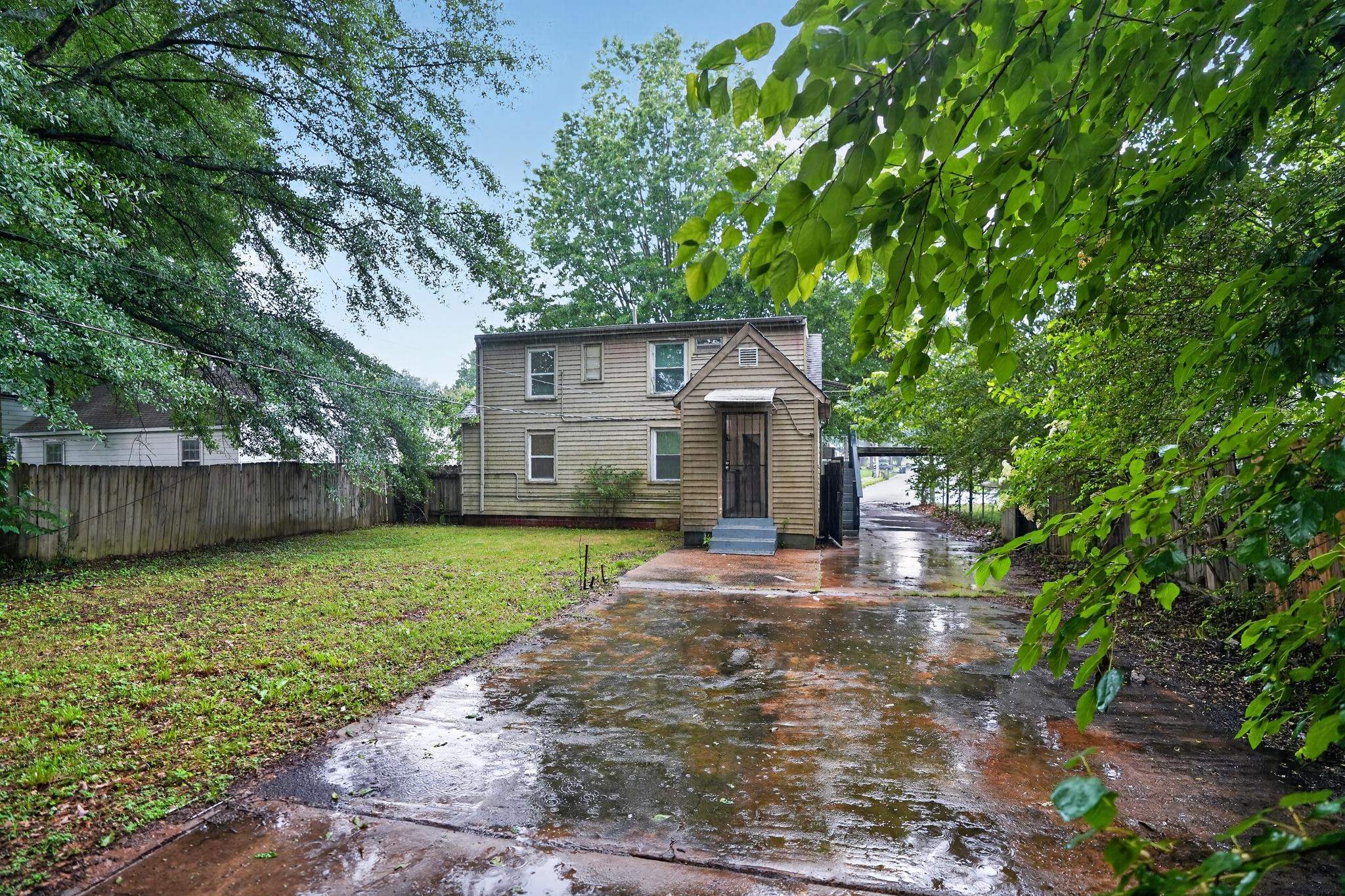 1136 Goodman St Property Photo 6