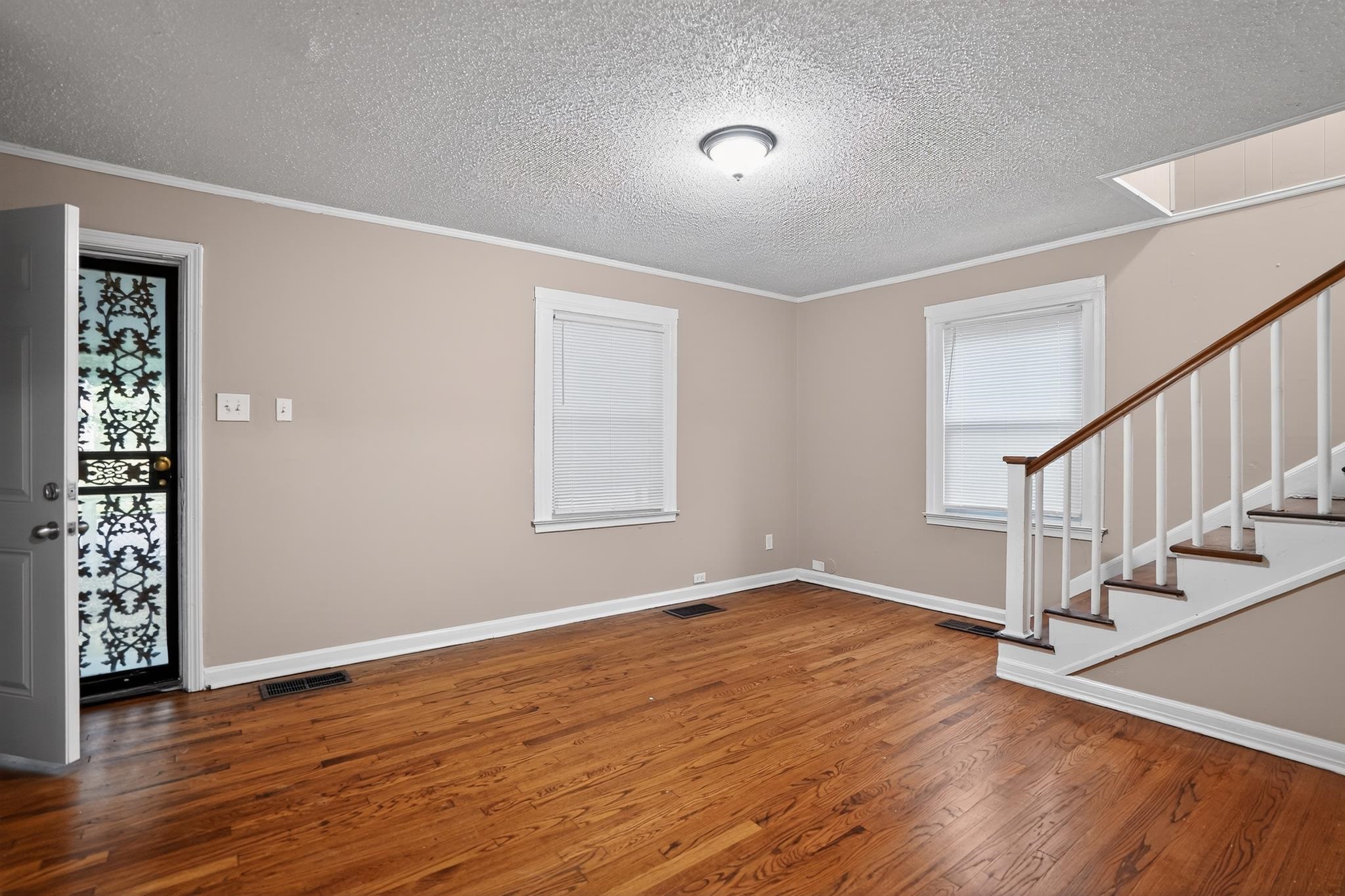 1136 Goodman St Property Photo 8