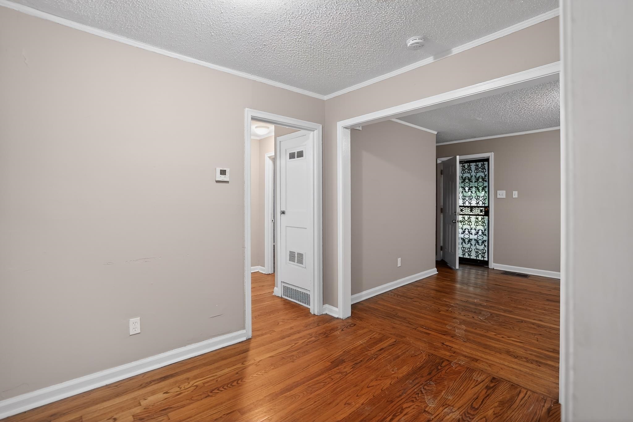 1136 Goodman St Property Photo 12