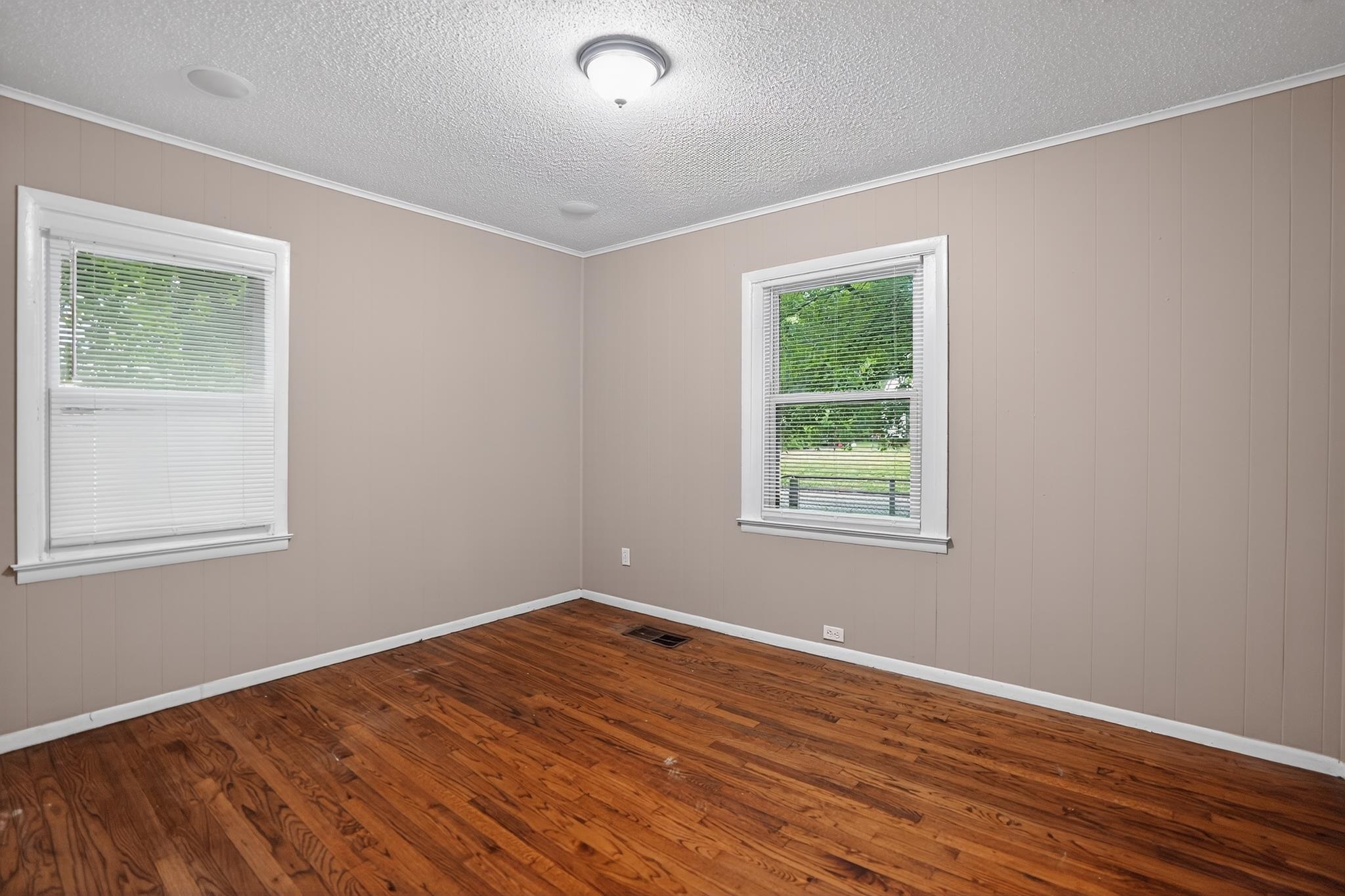 1136 Goodman St Property Photo 15