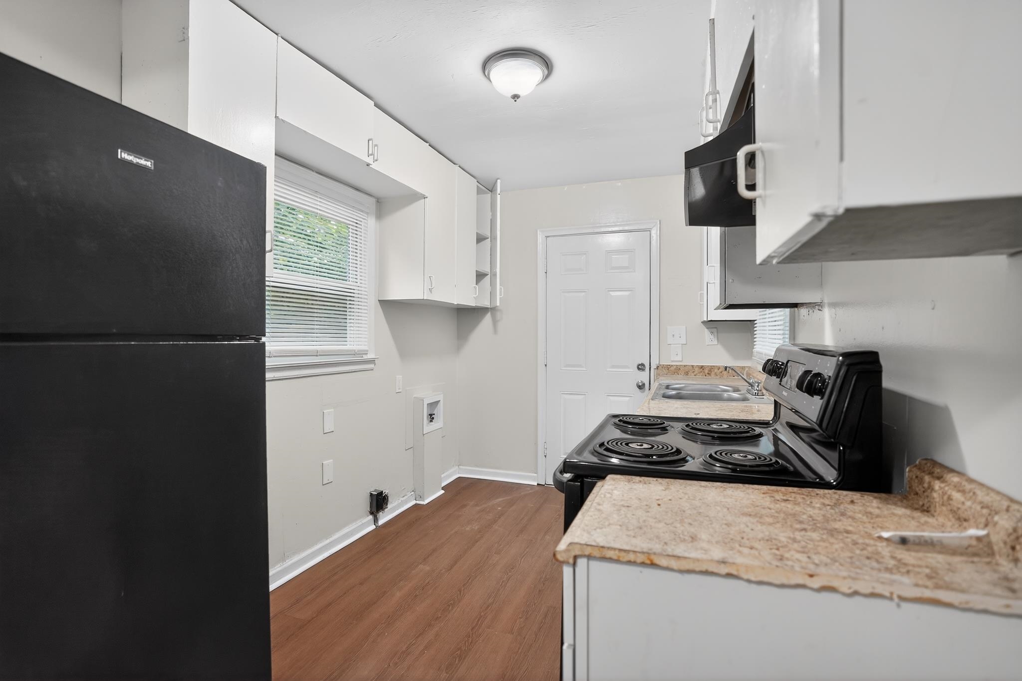 1136 Goodman St Property Photo 20