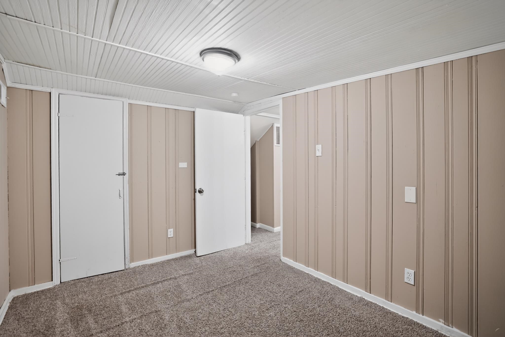 1136 Goodman St Property Photo 21