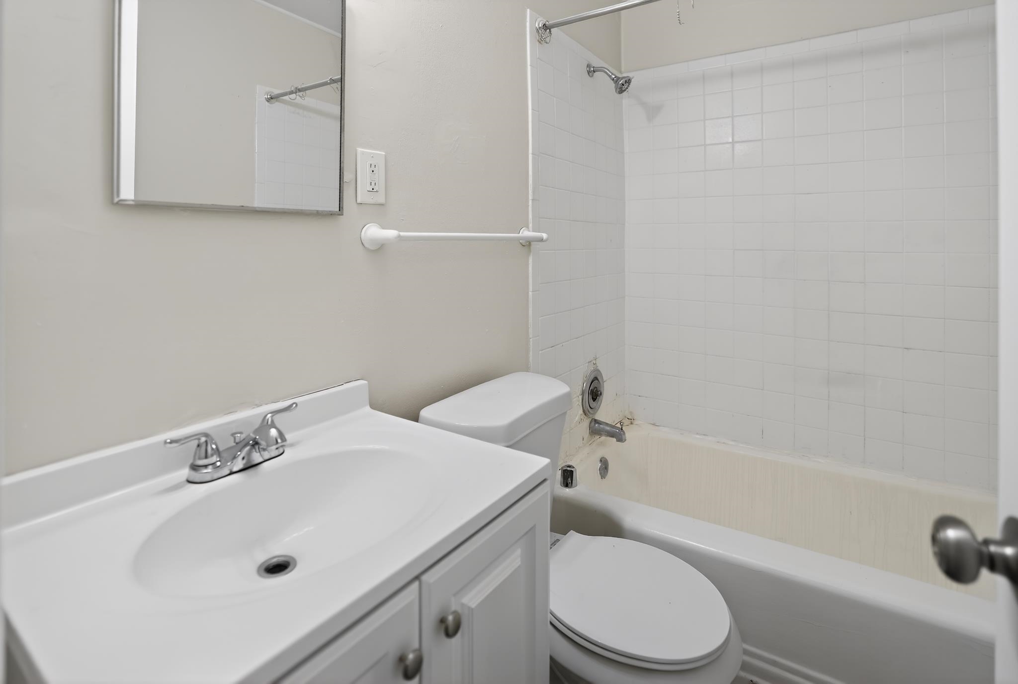 1136 Goodman St Property Photo 25