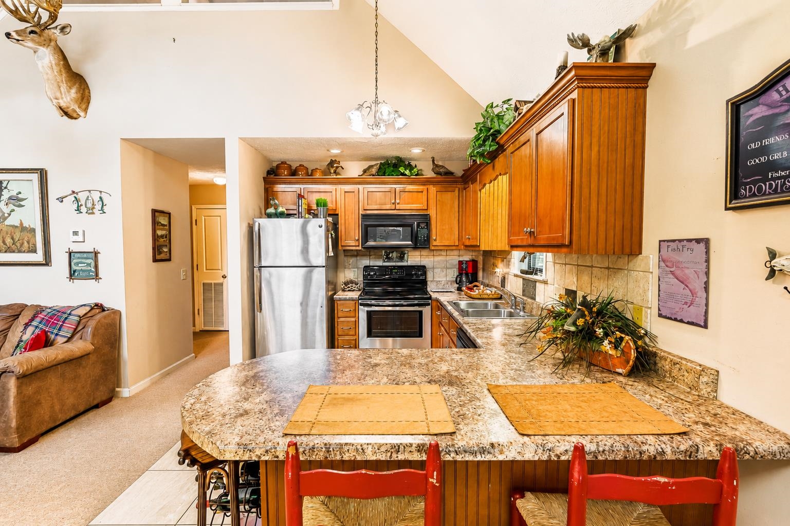 215 L Sealy Cv Property Photo 6
