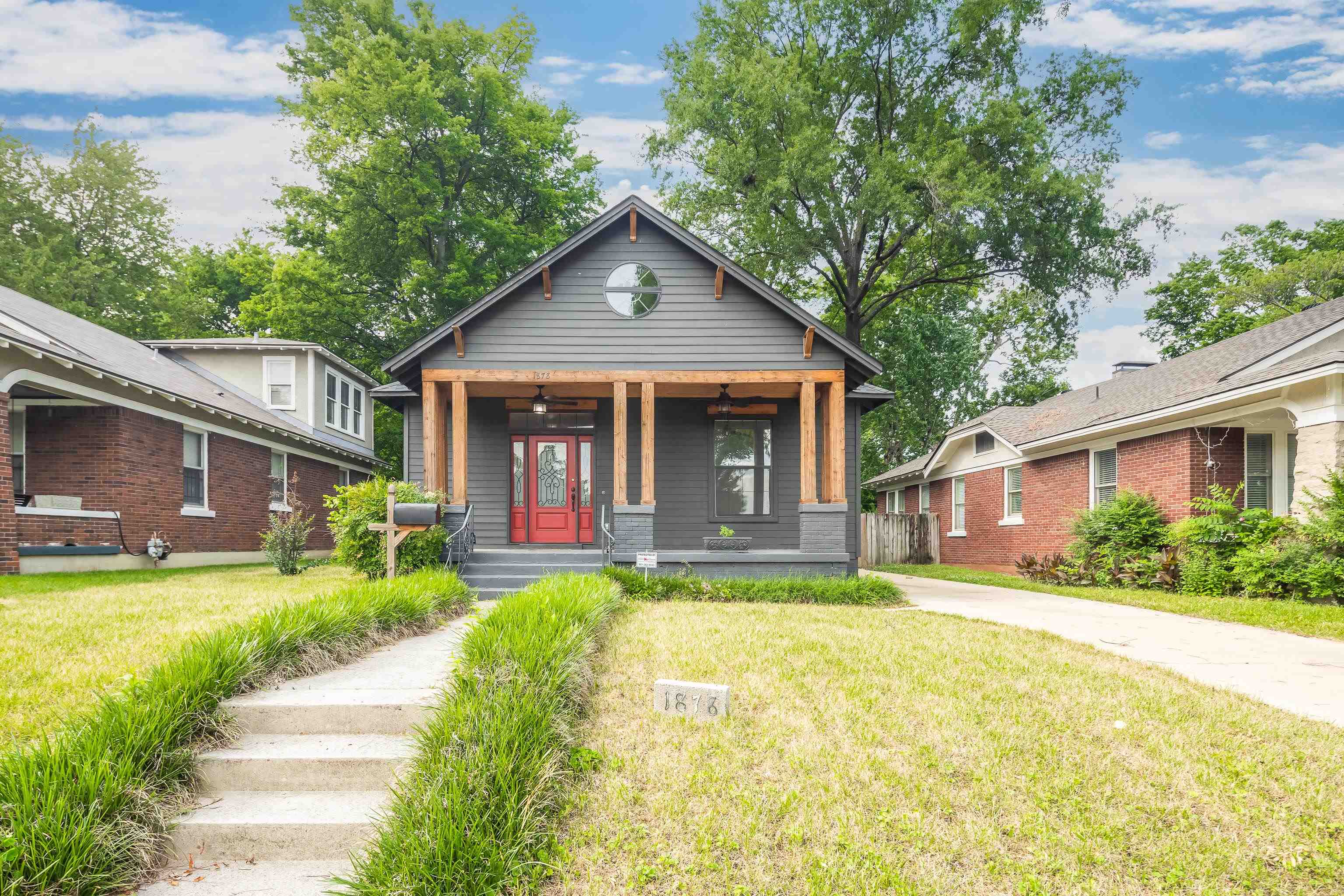 1878 WALKER AVE Property Photo 1