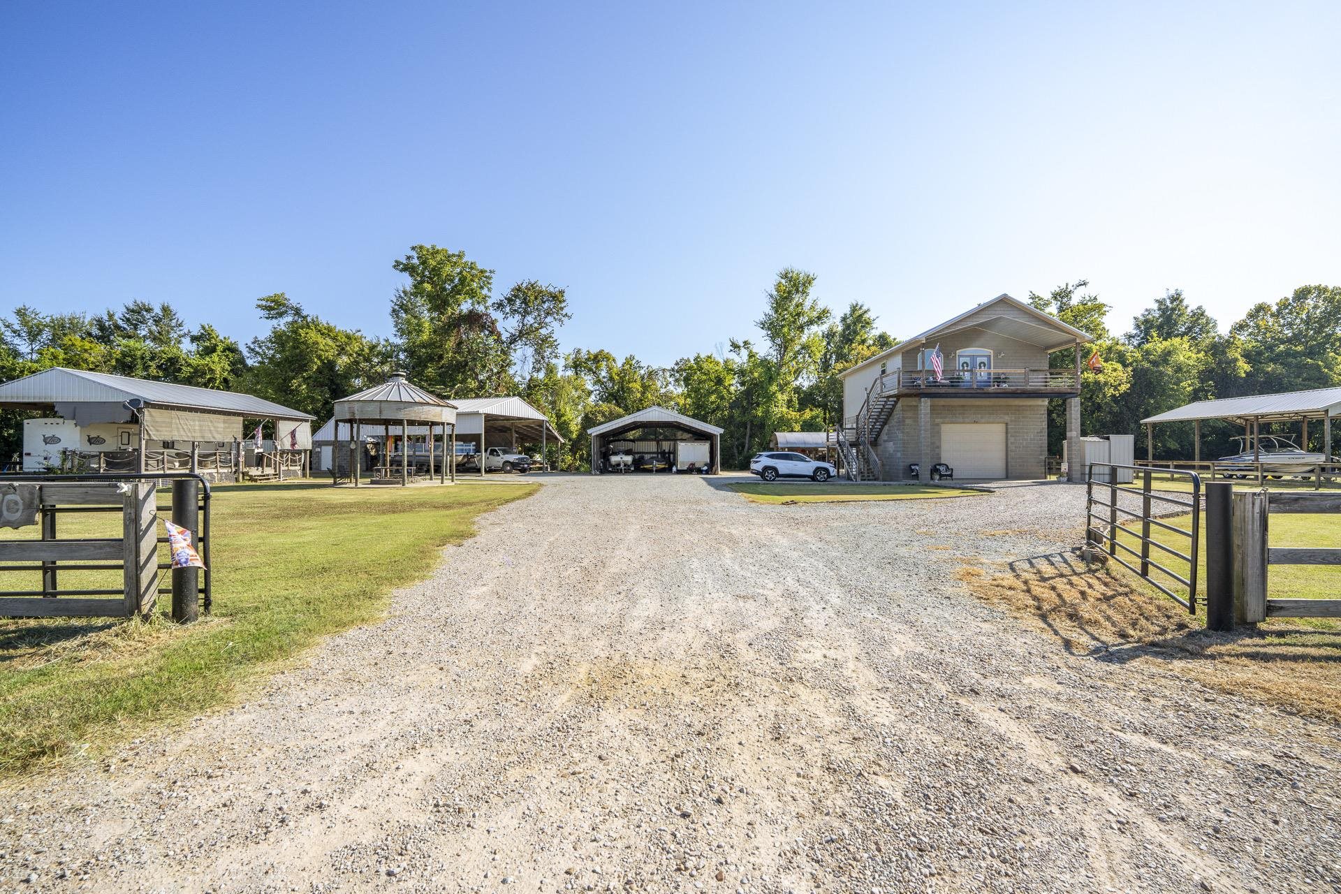 3060 Catfish Ln Property Photo 1