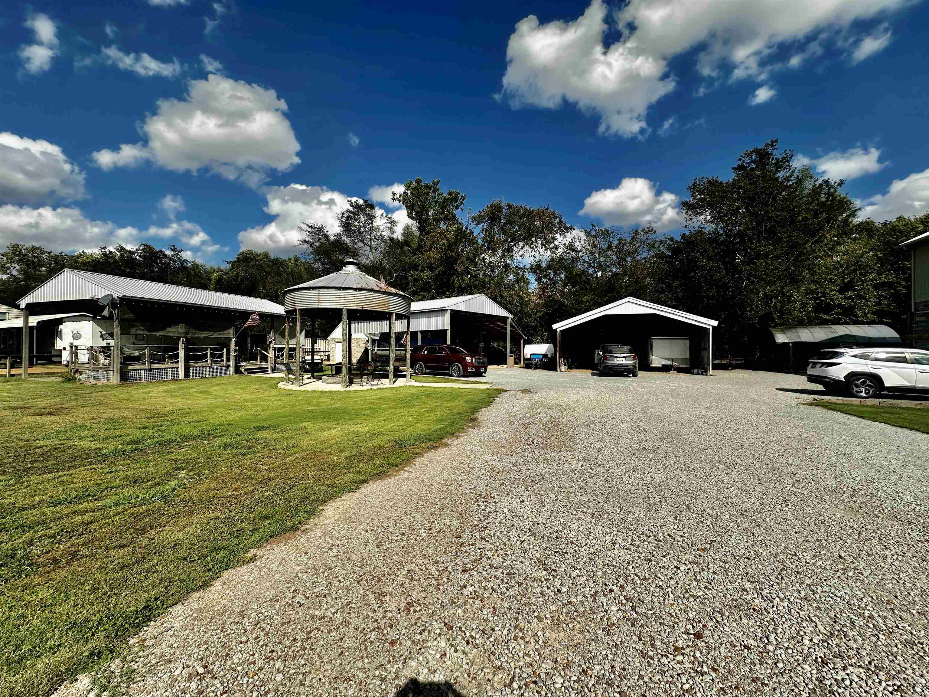 3060 Catfish Ln Property Photo 3