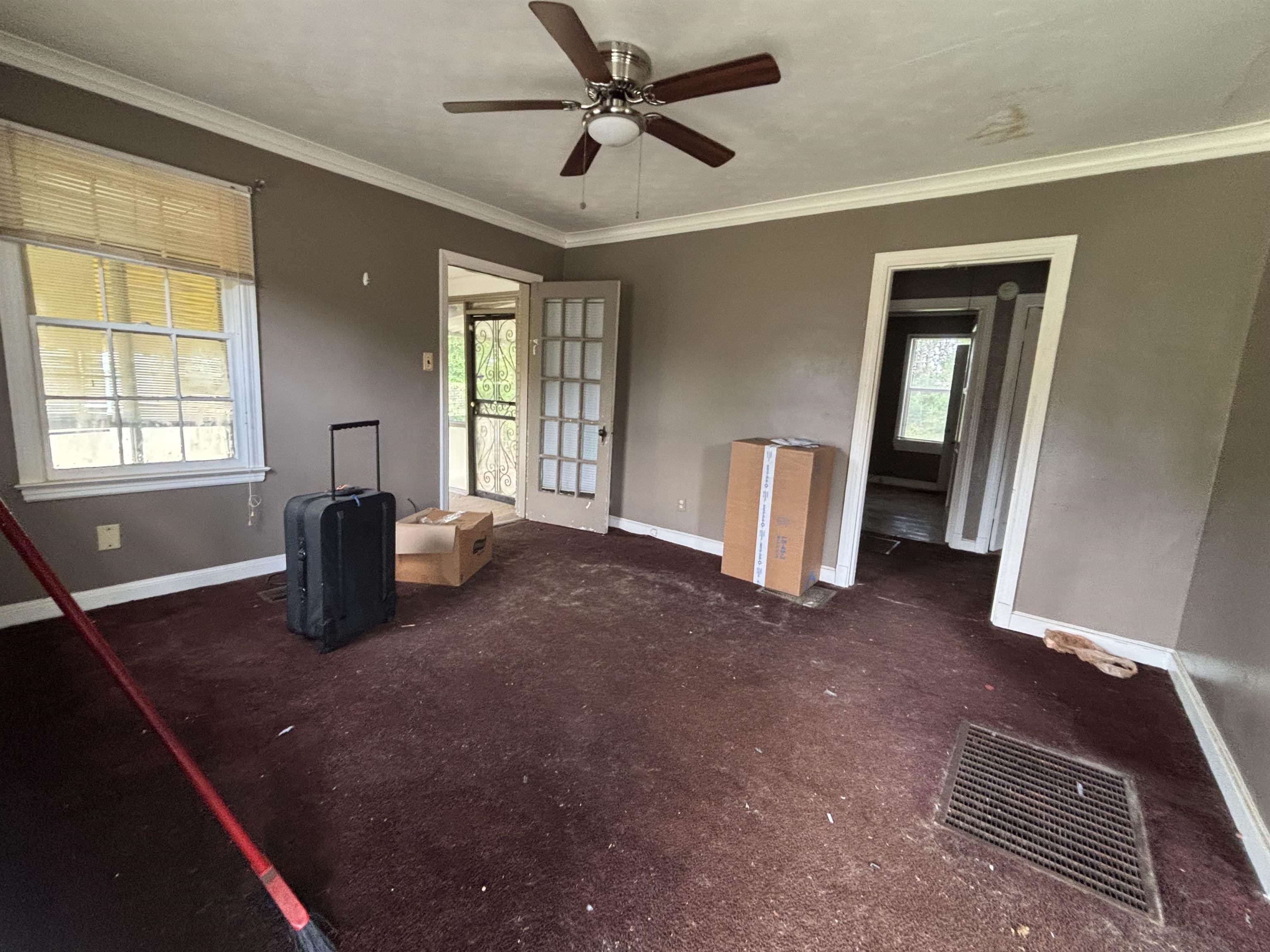 2863 Crest Ave Property Photo 2