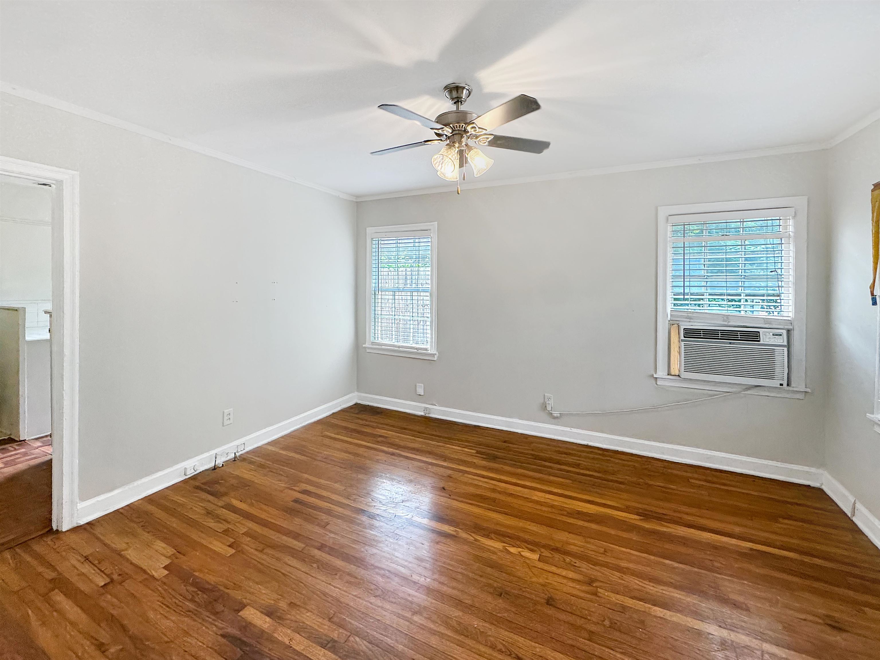 378 N Willett St Property Photo 4