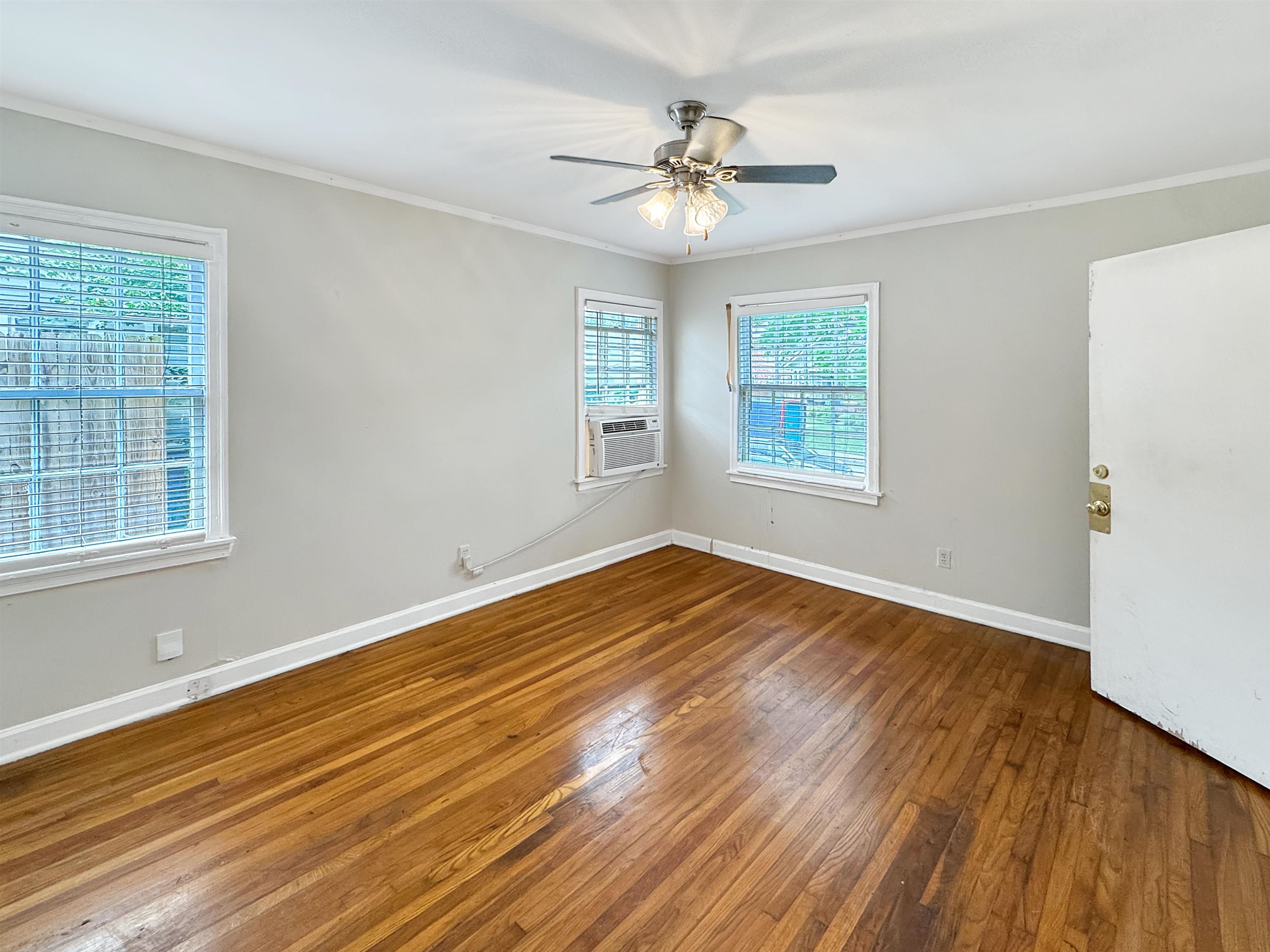 378 N Willett St Property Photo 5